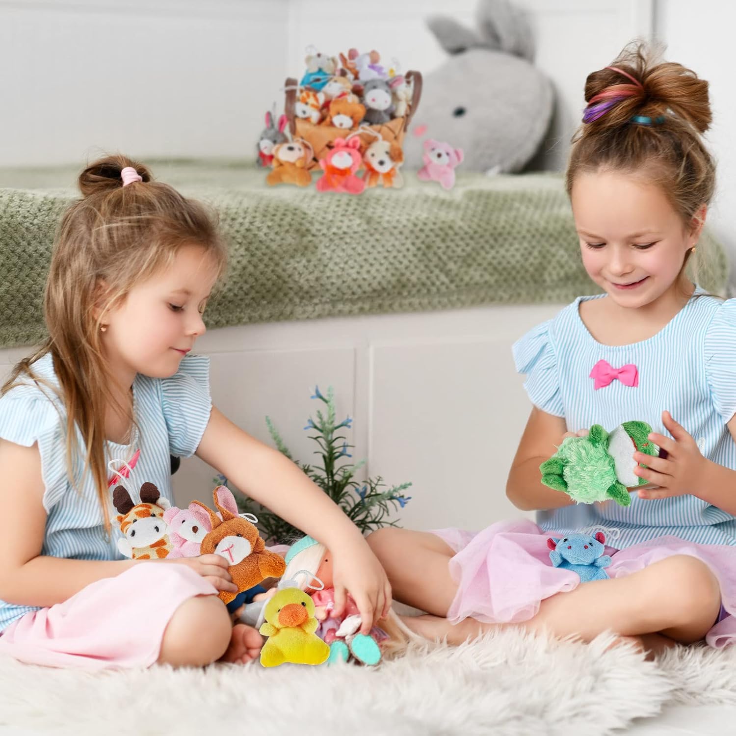 100 Pcs Mini Plush Animals Toy Set Cute Small Stuffed Animal Keychain Assortment for Boys Girls Valentine Carnival Prize Christmas Claw Machine Party Favor Classroom Reward Goodie Fillers, 28 Styles