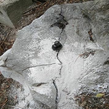 Rock Splitting Wedges, Heavy Stone Wedges, Iron Chisel and Rock Separation Tools. These Wedge and Feathers Tools Would Work on Our Massive Limestone and Granite(4Pcs)