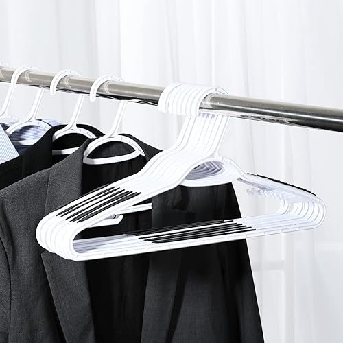 Miniatura 2 de Paquete de 30 perchas de plástico flexibles ligeras y antideslizantes para ropa y trajes negro