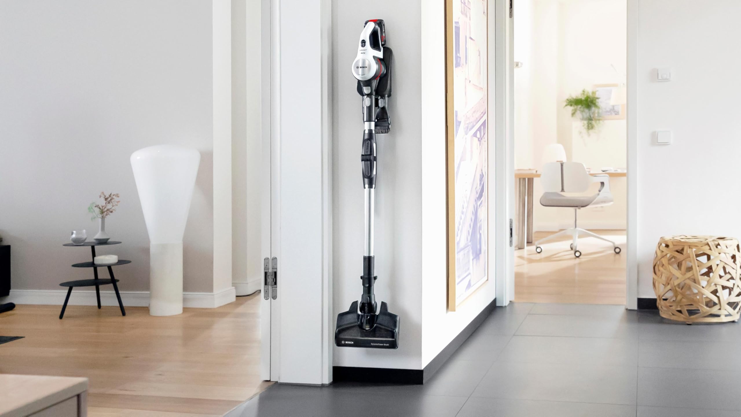 Bosch - Aspirador sin Cable Unlimited 7, Pack de batería de 3.0 Ah, Tubo Flexible, diseño Ligero, Accesorios, Luces LED, Blanco BBS711W