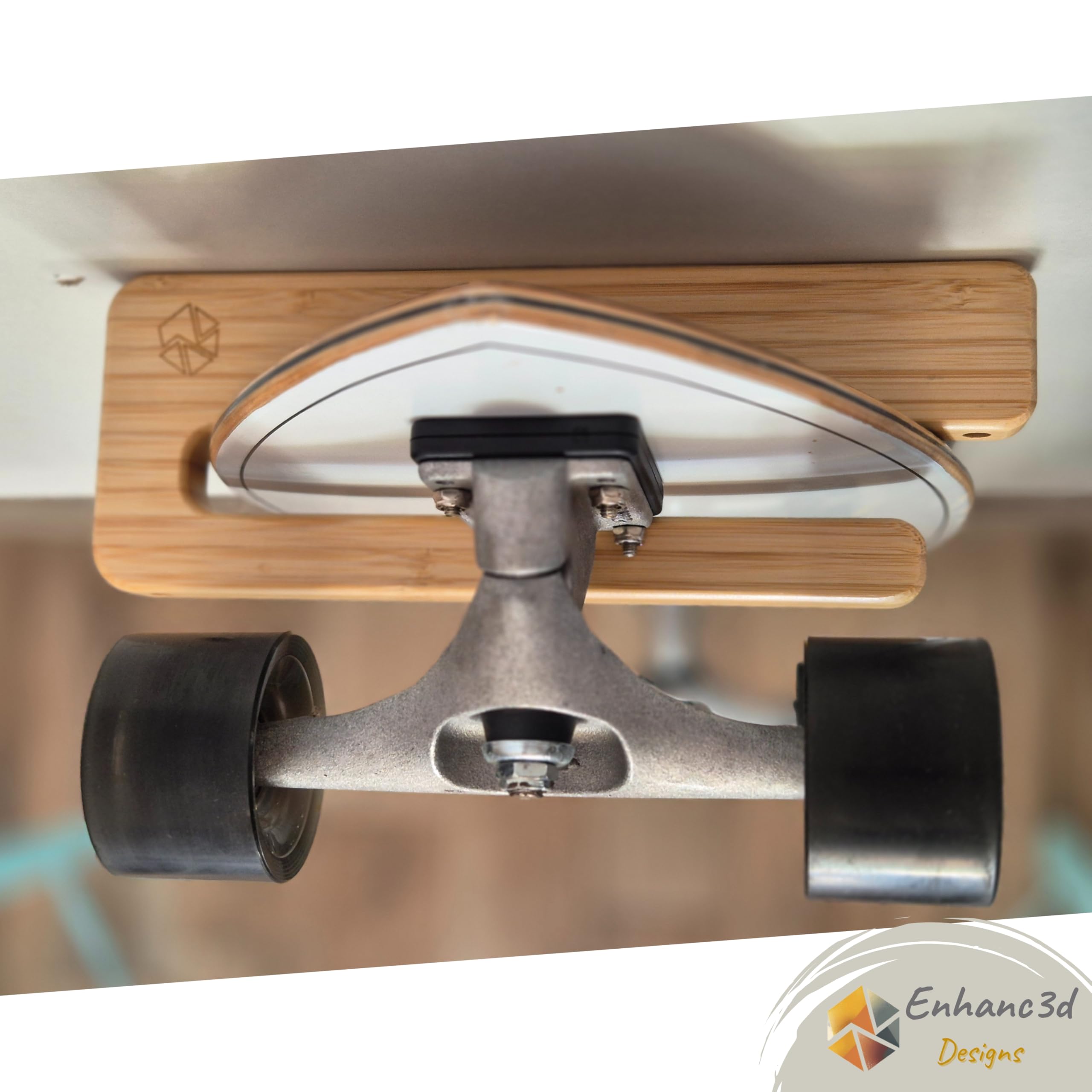 Supporto verticale per skateboard in legno di bambù, design moderno e robusto, gancio da parete per skateboard, supporto longboard da parete, progettato in Europa.