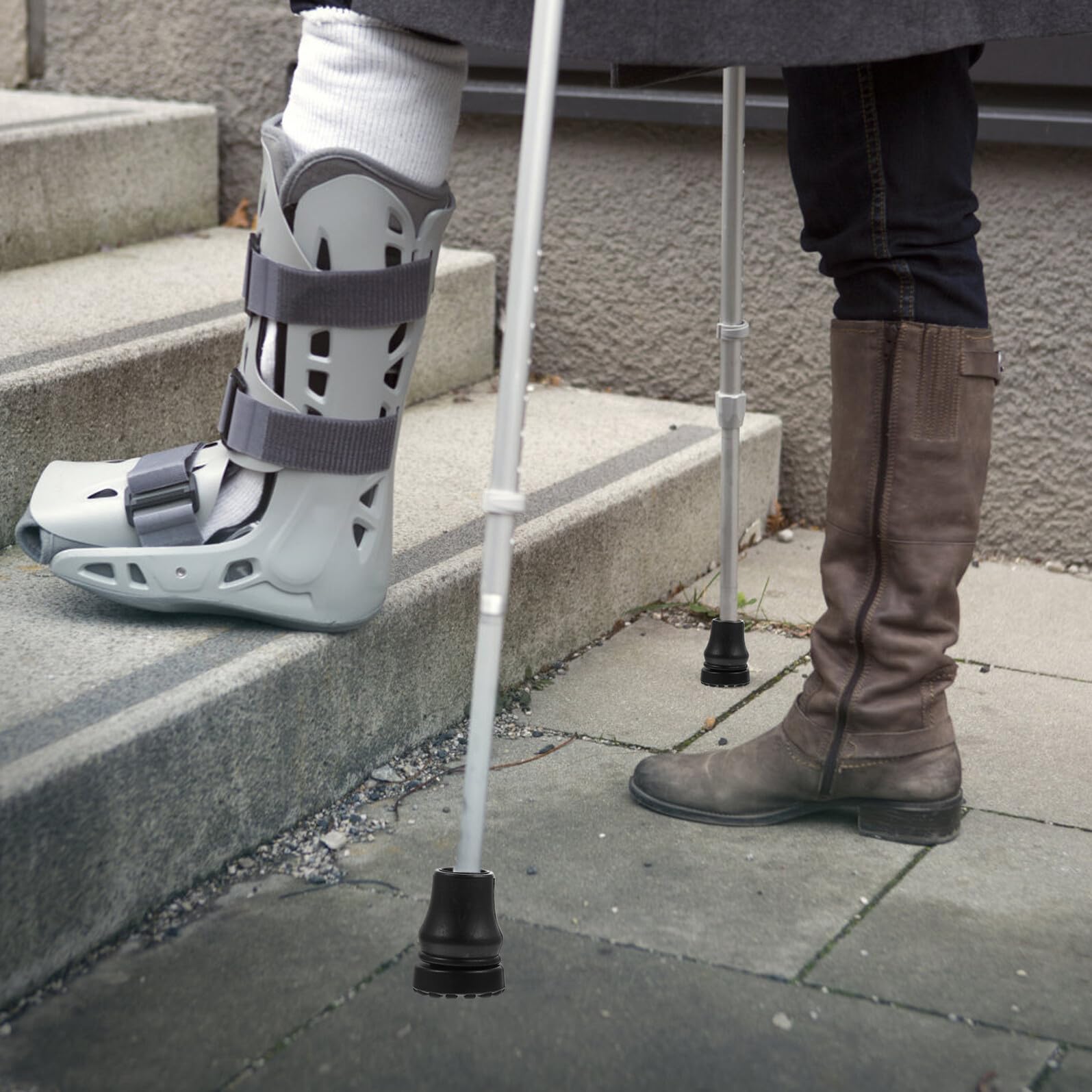 TEHAUX 4 Stück Rutschfeste Fußpolster aus PVC für Krücken und Trekkingstöcke Stabilisierende Schutzkappen zur Unfallverhütung Geeignet für Senioren