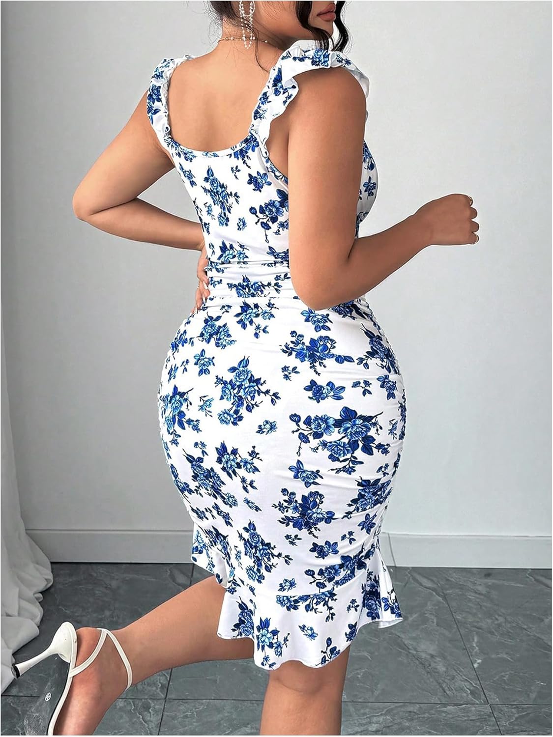 WDIRARA Women's Plus Size Floral Bodycon Dress Ruched Square Neck Sleeveless Ruffle Tank Dresses - Image 3