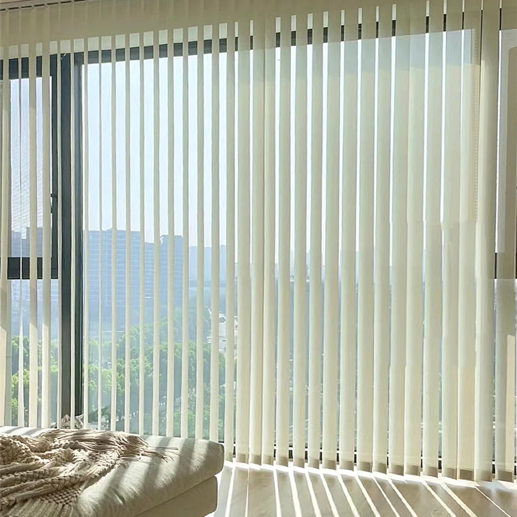 Verdunkelungsgardine Nach Maß Lamellenvorhang Komplettset Vertikaljalousie Lamellen Blickdicht Abdunkelnd,Sonnenschutz Schiebevorhänge für Fenster,Beige (50cm x 215cm)