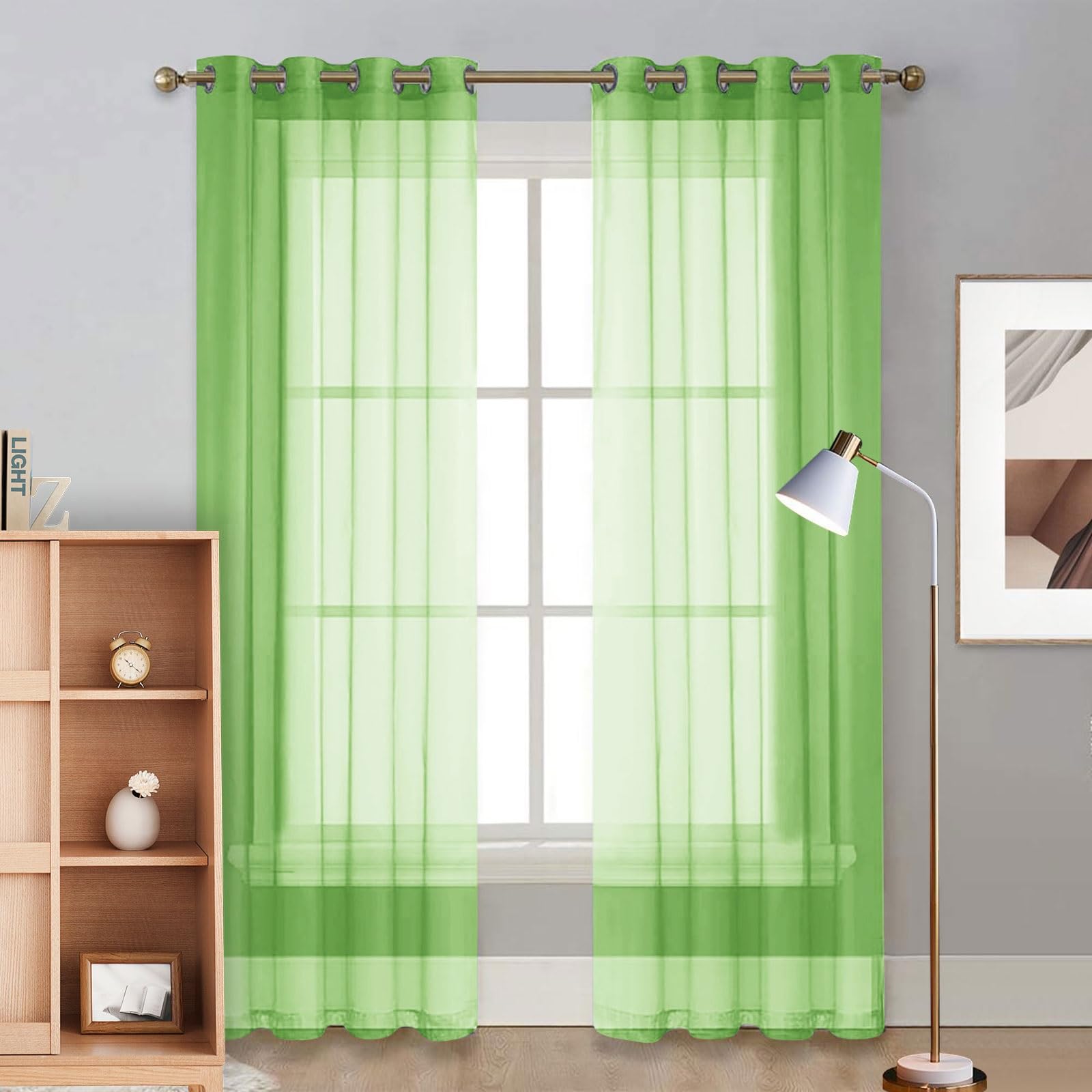 Rideaux occultants en tulle vert pour une ambiance cocooning dans la chambre