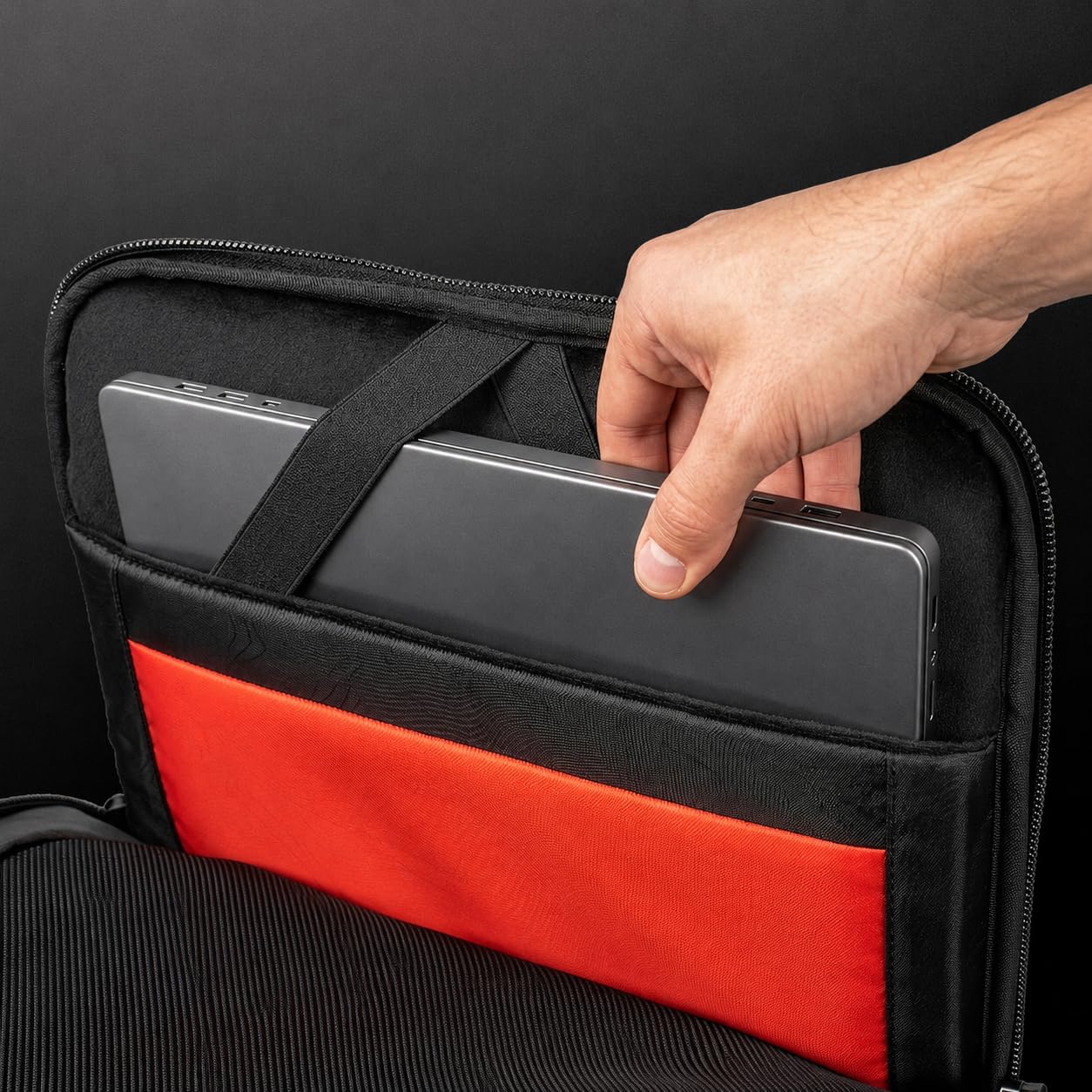 Genesis Pallad 570 plecak na laptopa 17,3", czarny, plecak gamingowy, 29 l, torba na laptopa z 2 przegródkami, 11 kieszeni, system wózków, odporny na zachlapanie wodą, poliester 1800D/2520D, do pracy