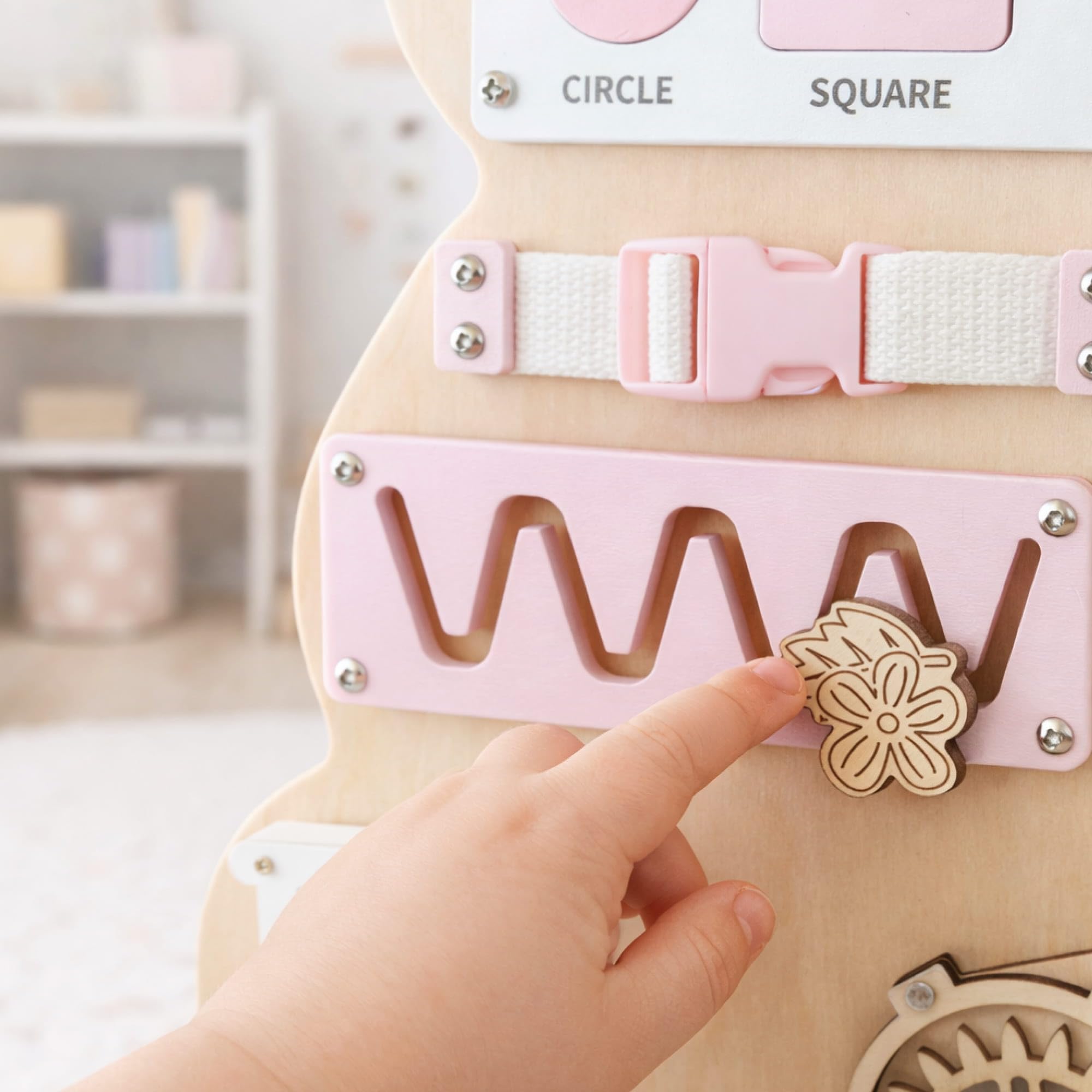 mamabrum Orsacchiotto sensoriale in Legno, 10 in 1, Giocattolo educativo Montessori per Bambini, Naturale/Rosa, abilità motorie e creatività, 29,8 × 39 × 7 cm
