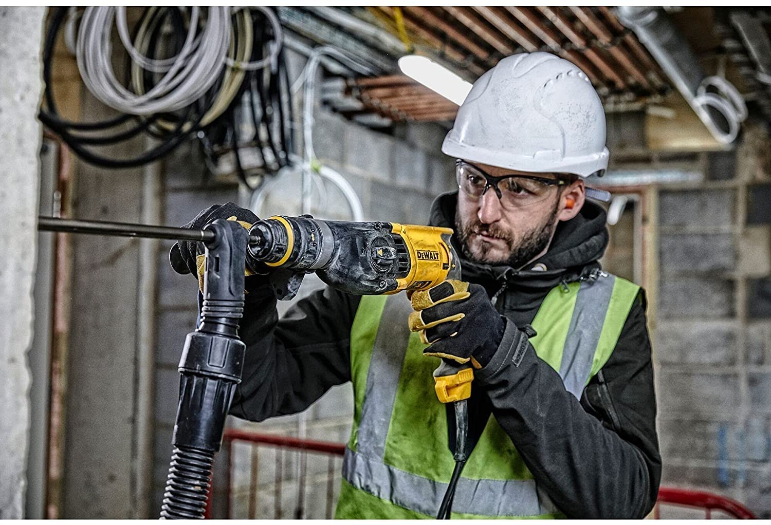 DEWALT Marteau Perforateur Filaire 2,8J - Capacité de Perçage 24 mm Béton, 13 mm Métal et 30 mm Bois - 3 Modes - Fonctionnement 0-1500 tr/min et 5500 coups/min - Outil Professionnel, D25134K-QS