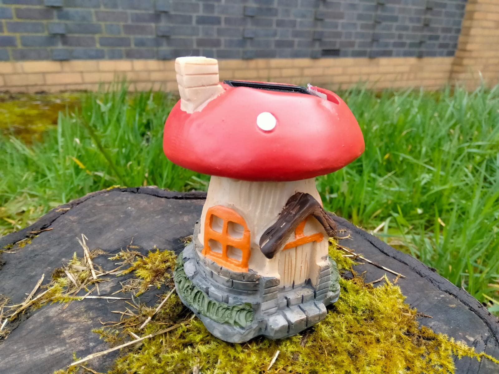 Divas World Resin Mushroom House Solar LED Light Outdoor Ornaments Statue Garden Decoration Lawn Patio Gift Idea (Pack Of 2) - Image 4