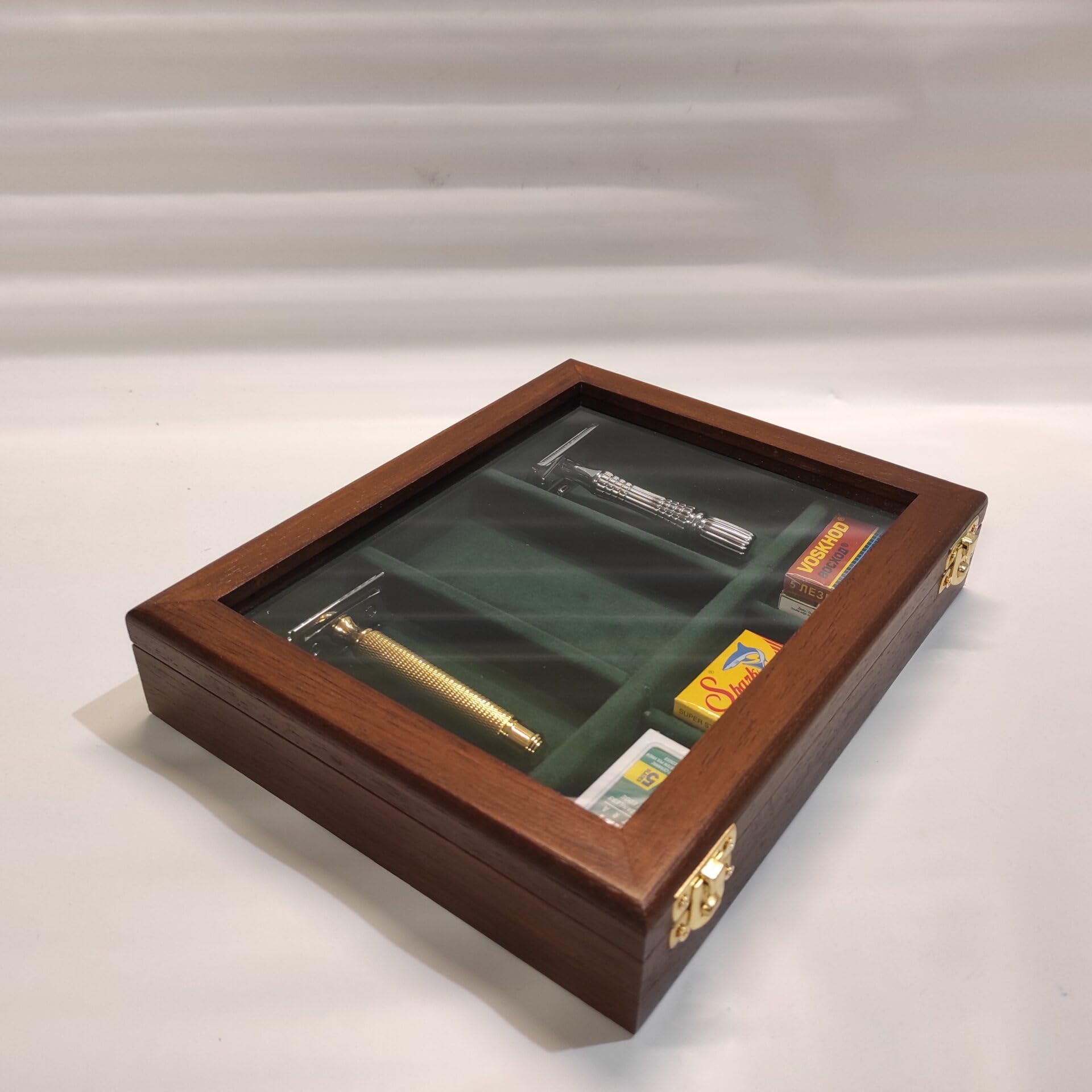Cofanetto per rasoi di sicurezza da collezione con vetro, 3 scomparti rasoio e 3 scomparti lamette, legno massello, velluto, numerato – Coins&More