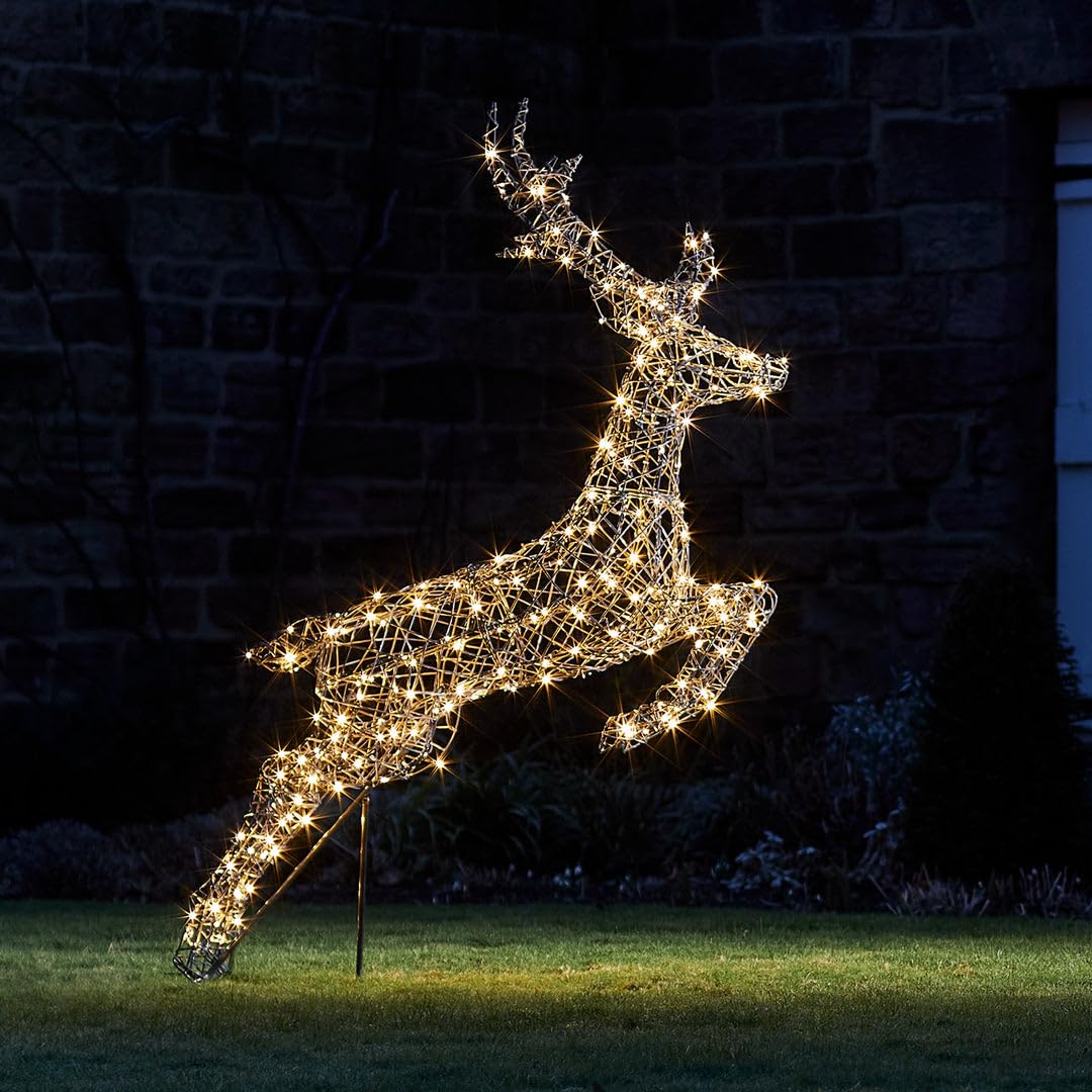 Lights4fun Springender Harlow 3-in-1 LED-Rattan Rentier Figur Hirsch | Solarbetrieben | Timer, Fernbedienung | Weihnachtsbeleuchtung für außen Weihnachtsdeko | Höhe 146 cm