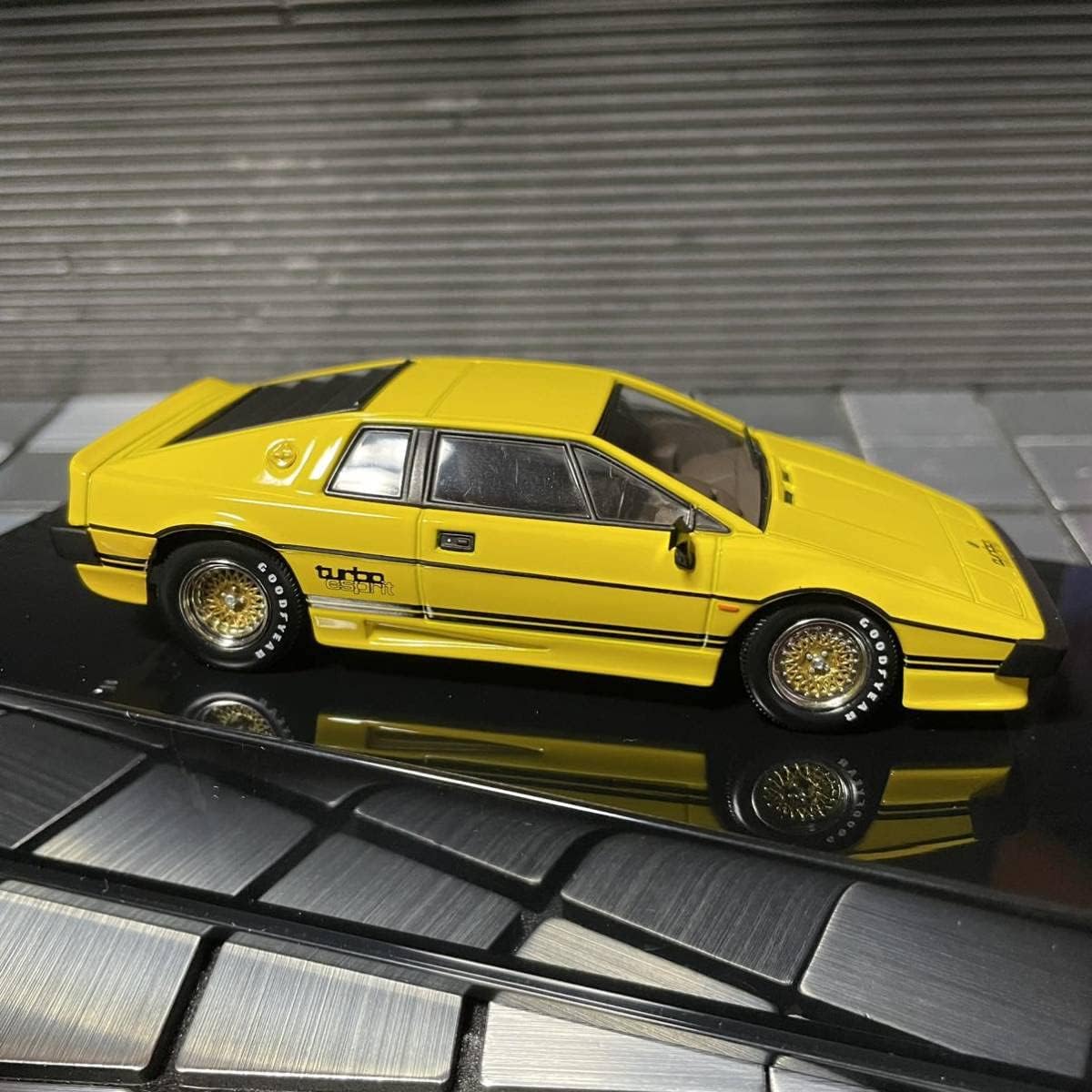 絶版未展示品 オートアート 1/43 ロータス ターボ エスプリット イエロー