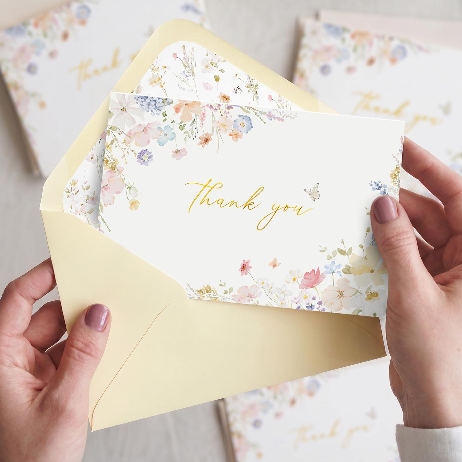 Crisky Lot de 50 cartes de remerciement florales assorties avec enveloppes et autocollants, aquarelle, fleurs sauvages délicates pour anniversaire, fête prénatale, mariage, remise de diplôme