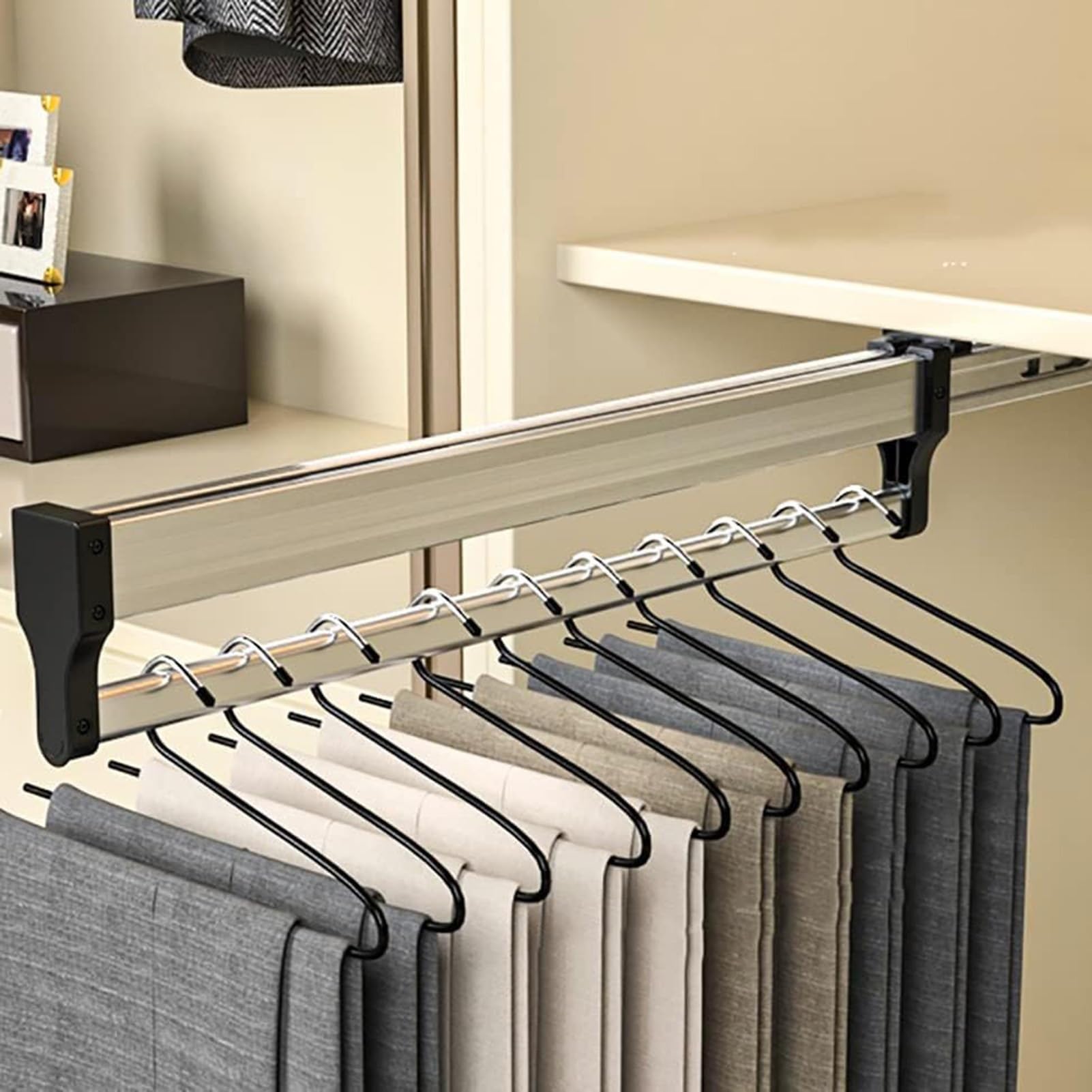 Tringle télescopique pour buanderie et aménagement de dressing