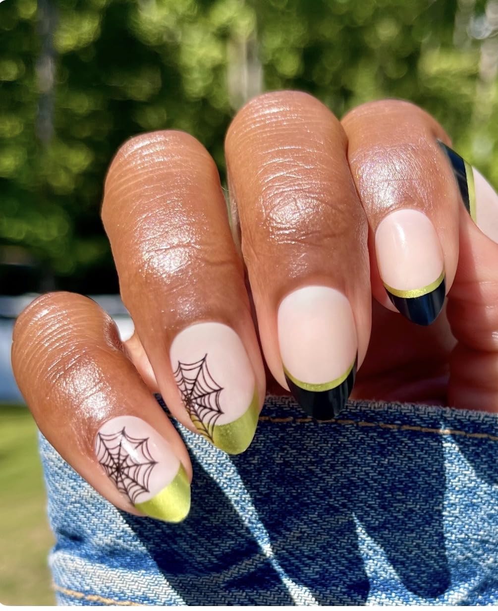 Olive & June Instant Mani Press-On Nails (Glue) | 42 Fake Nails, 21 Sizes | Non-Toxic, Long-Lasting Recycled Materials Realistic Look | Salon-Quality at Home | Medium, Almond | Creepy Cobweb French
