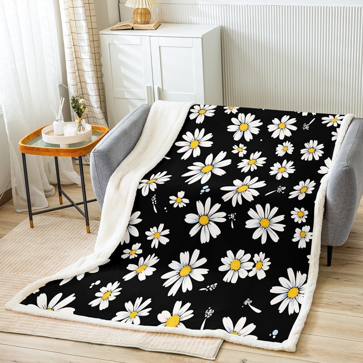 Castle Fairy Daisy Bed Blanket Kids Girls Black White Yellow Sherpa Blanket Soft Cozy Lightweight Daisy Flowers Plush Fleece Spring Floral Blanket Gifts for Bed Chair Office Sofa(Throw 50"x60")