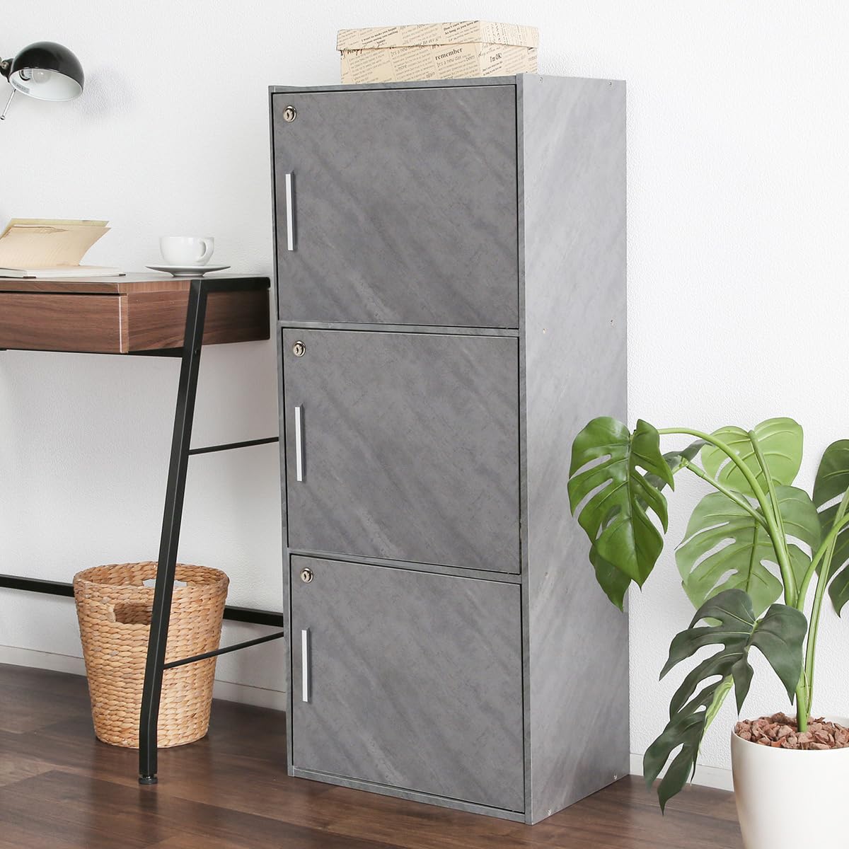 グレーの木製扉付き収納ボックス Amazon｜システムK 鍵付き 3段収納ラック A4サイズが入る【安心して