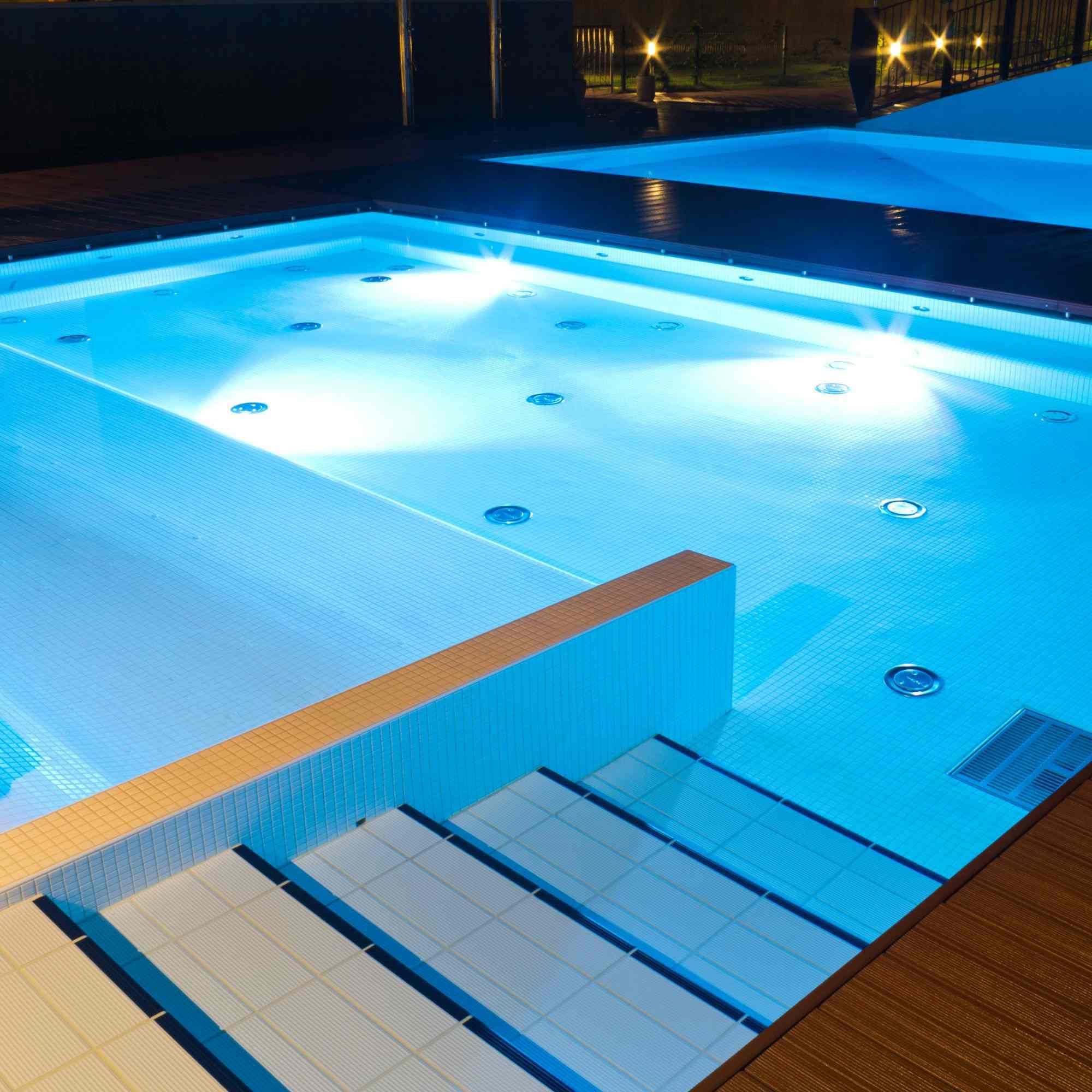 BARCELONA LED Lâmpada LED para piscina submersa PAR56 24W 12V AC, luz branca potente, IP68 à prova d'água, eficiente, segura e durável para piscinas e fontes