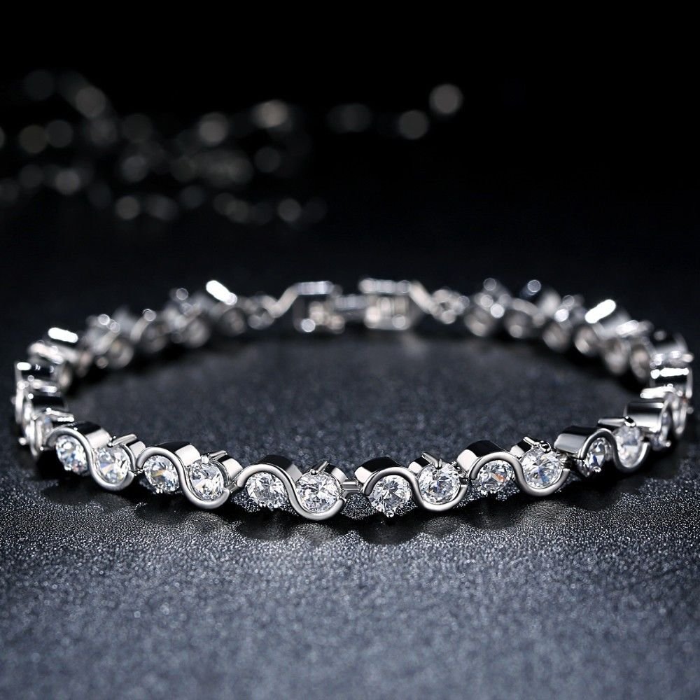 Kim Johanson Damen Schmuckset *Laura* in Silber I Halskette mit Anhänger & Ohrringen aus 925 Sterling Silber I Armband rhodiniert I Mit weißen Kristallen besetzt inkl. Schmuckbeutel