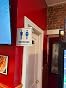 Accuform Projektionsschild 'RESTROOMS' – 20,3 X 20,3 Cm, Blau Auf Weiß, Schlagfester Kunststoff