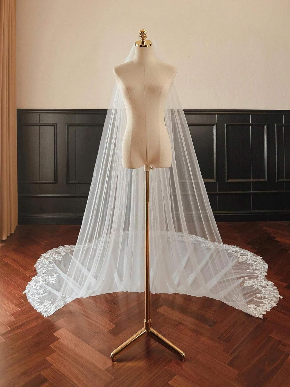 Petal Shape Wedding Bridal Veil With Metal Comb White Ivory