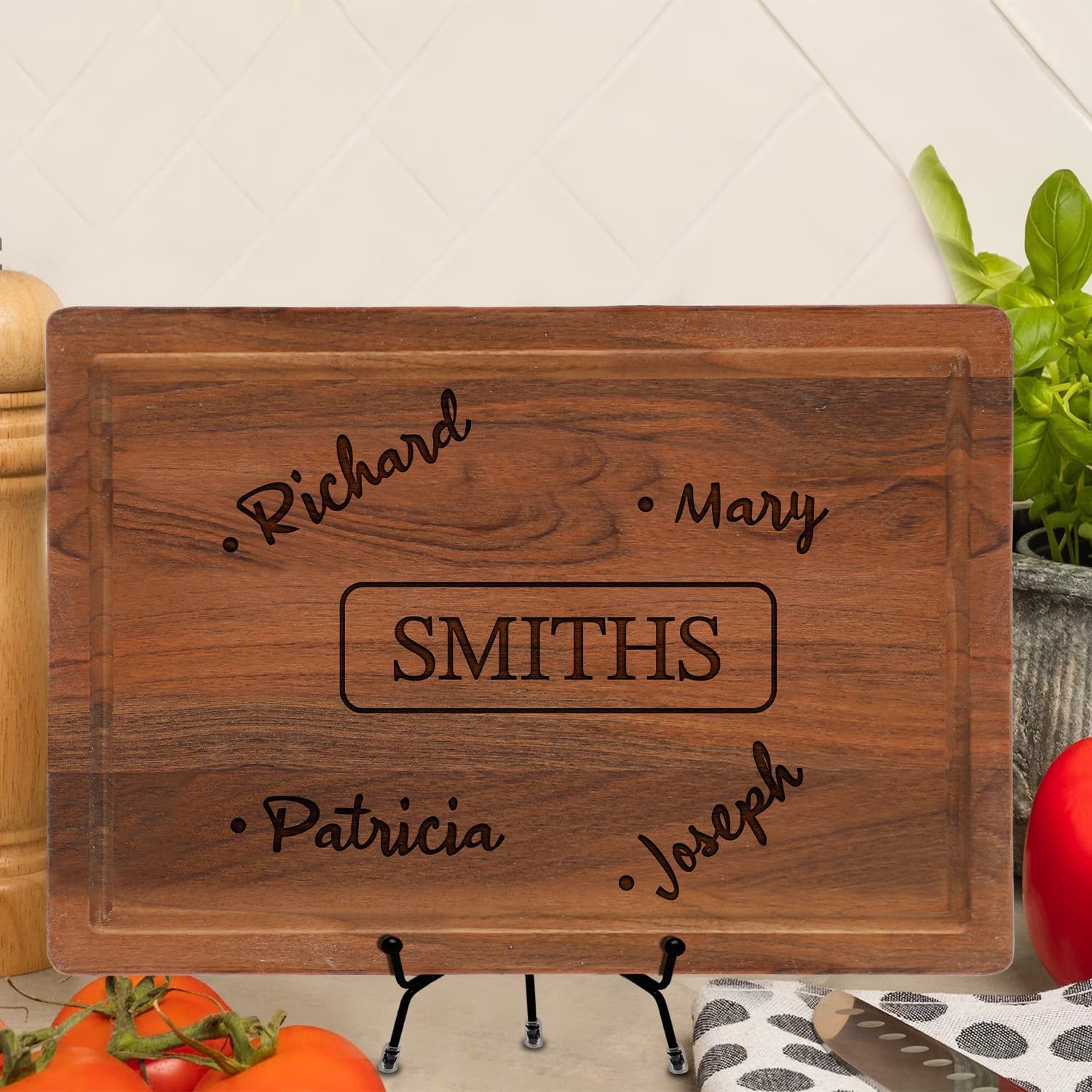 Customizable Christmas Gifts with Family Names, Personalized Cutting Board for Mom Dad Family, Birthday Gifts for Parents, Housewarming Gifts, Kitchen Decor, USA Handmade