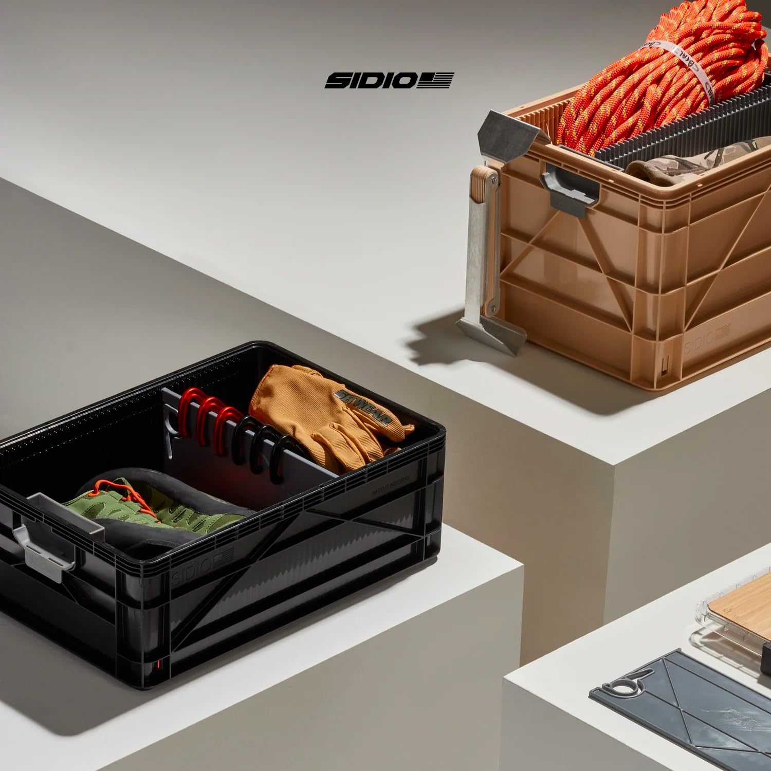 SIDIO Crate Basic Pack – 2 contenedores apilables de tamaño completo y 1 medio tamaño resistente, contenedores con divisores – Organizador de plástico duradero para el hogar, oficina, garaje y uso al