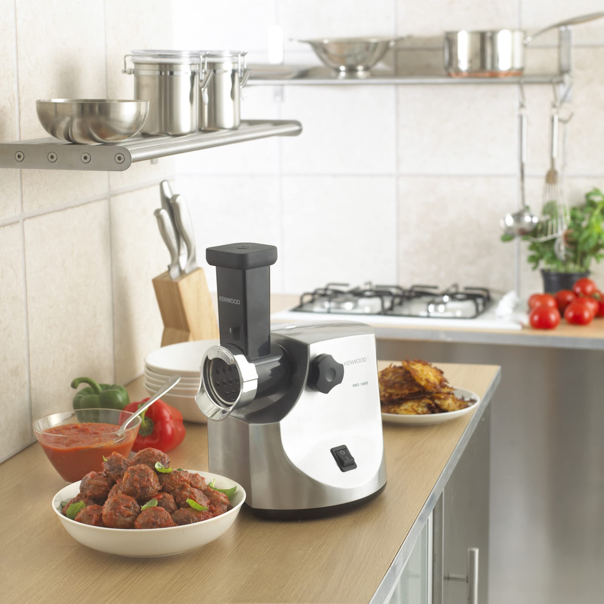Kenwood MG516 tritacarne elettrico professionale, 3 dischi in dotazione accessorio grattuggia con 4 rulli, chiave per ghiera e pestello, produzione fino a 2kg al min, tramoggia in alluminio, metallo