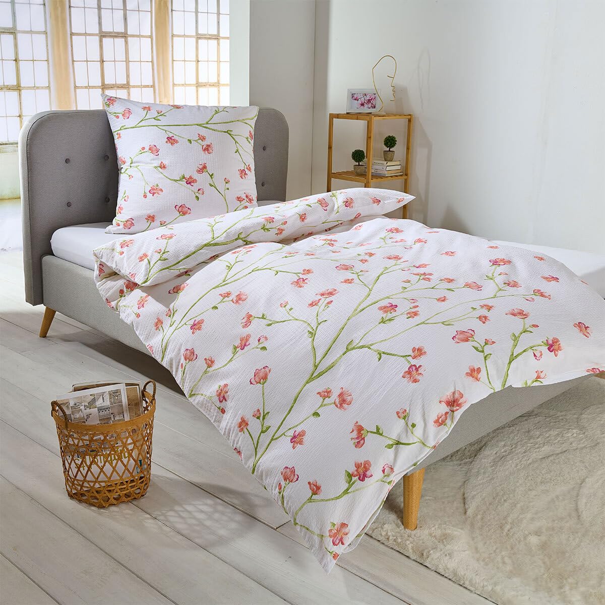 Traumschlaf Seersucker Sommerbettwäsche Melbourne weiß – bügelfrei & pflegeleicht mit floralem Blütendesign aus 100% Baumwolle - 135x200 cm + 80x80 cm
