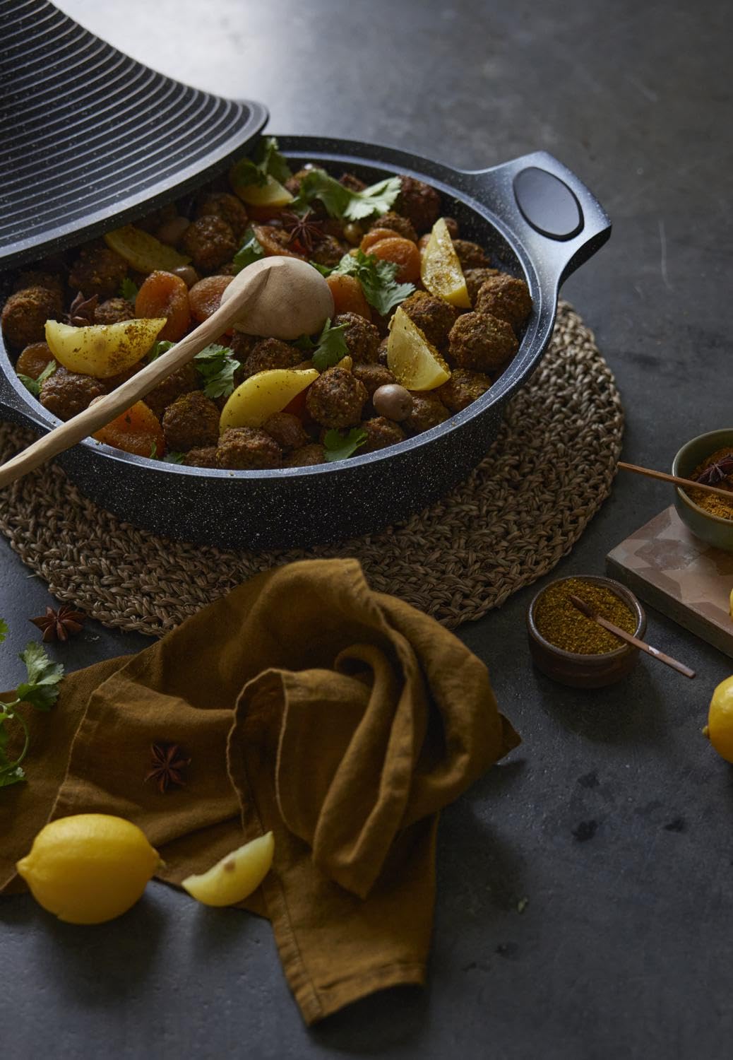 Baumalu, Tajine 28 cm avec couvercle, inox, compatible tous feux dont induction, cuisson homogène et rapide, taille 28 cm, couleur inox, Acier Inoxydable