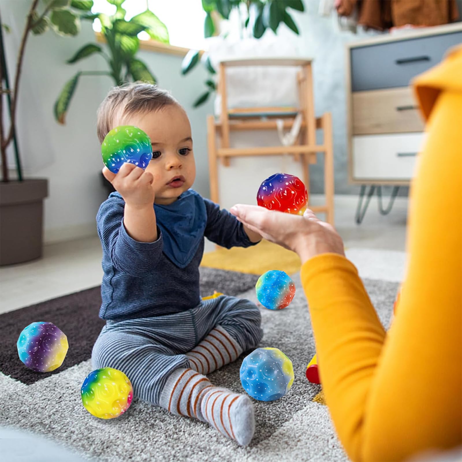 Palla Sensoriale Con Punte Luminosa LED 7 Cm | Gomma Morbida Che Rimbalza E Cambia Colore | Giocattolo Per Bambini 3+ Anni - 3