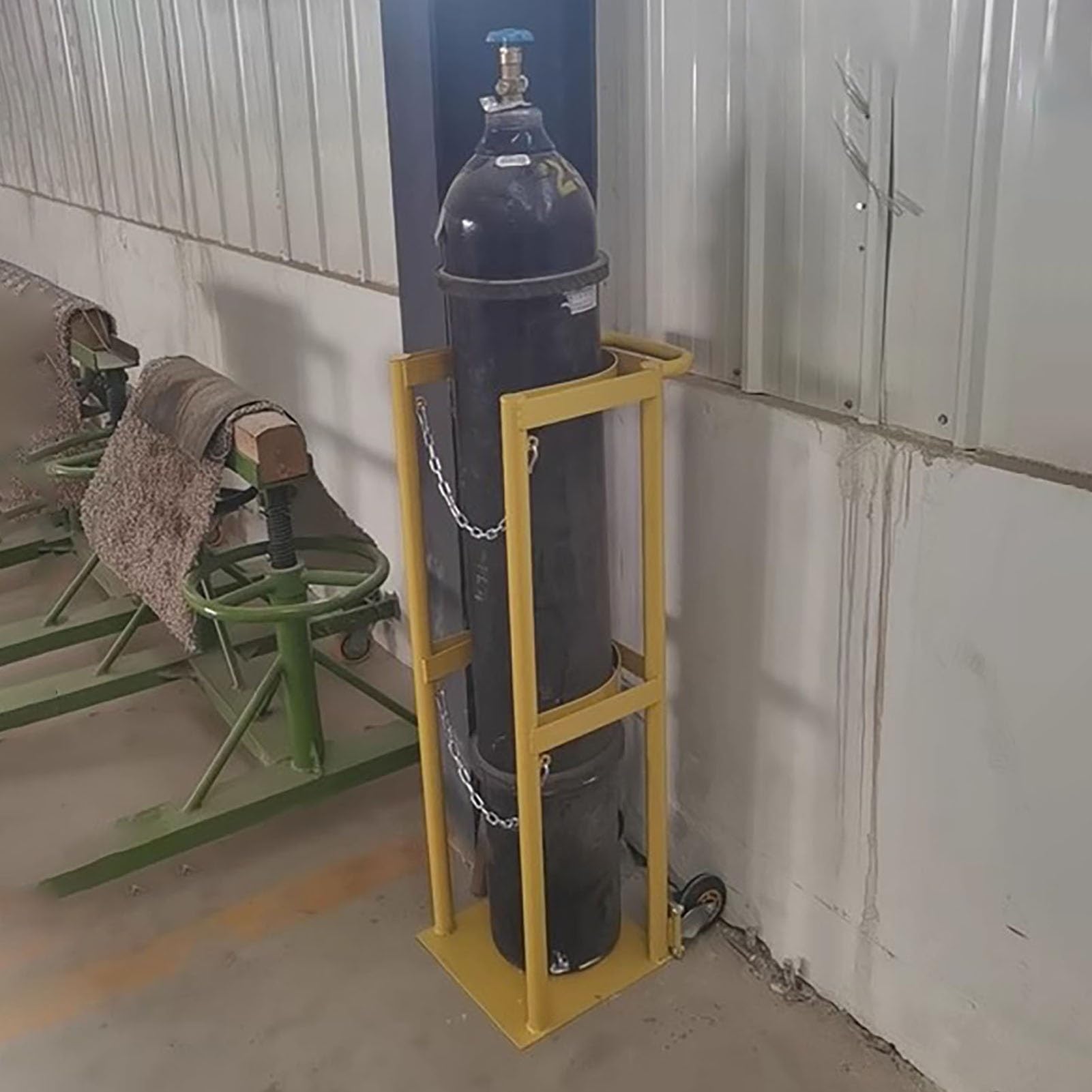 WQPMNYG Movable Oxygen Cylinder Rack with Wheels, Heavy-Duty Storage Cart for Secure Gas Cylinder Organization and Transport
