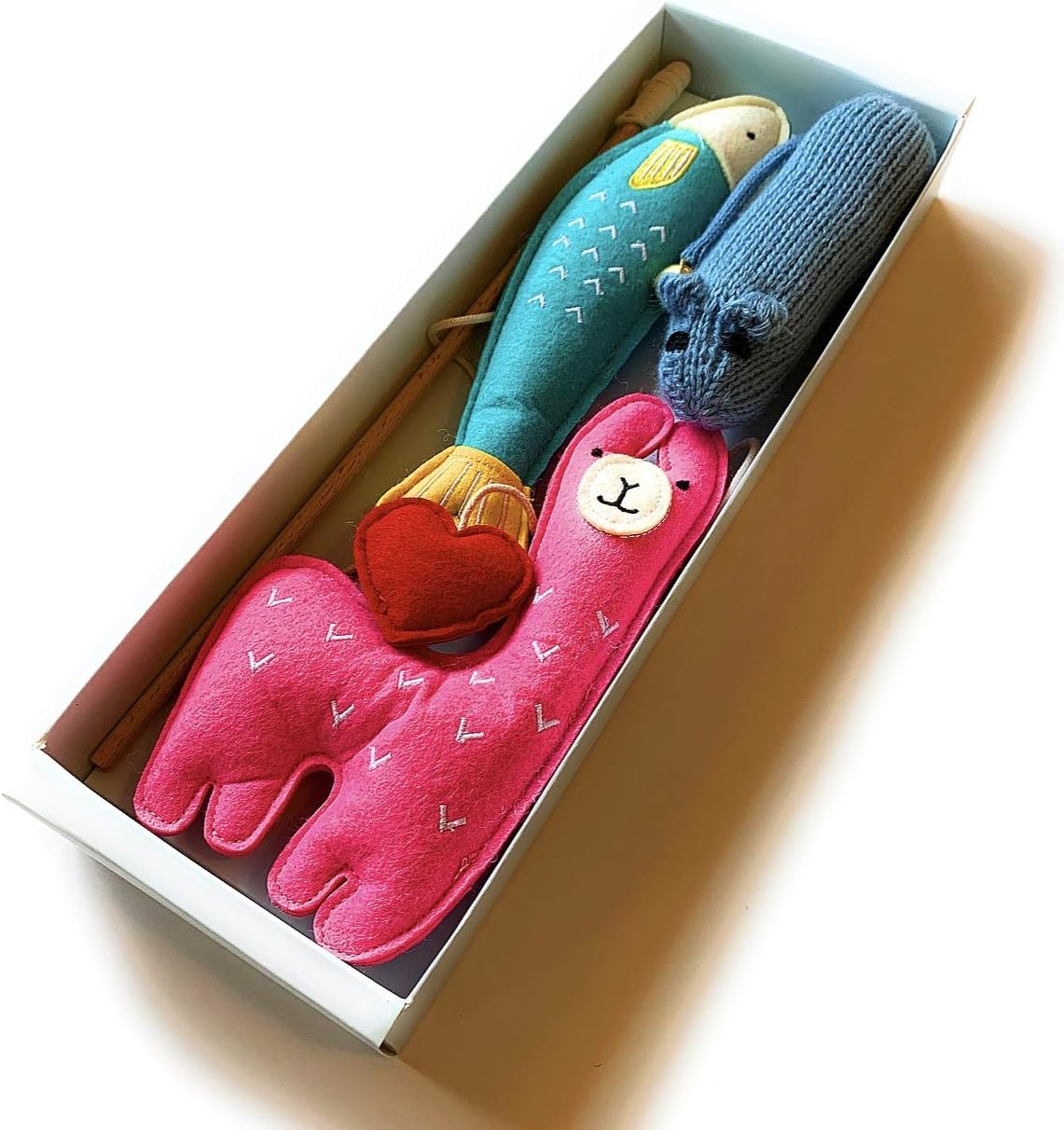 MODERN WAVE - Catnip Handmade Kittens Cats Toys Collection in Gift 4-Pack Box (Felted Fish, Lama, Knitted Mouse with Bell, Cat Heart Teaser)