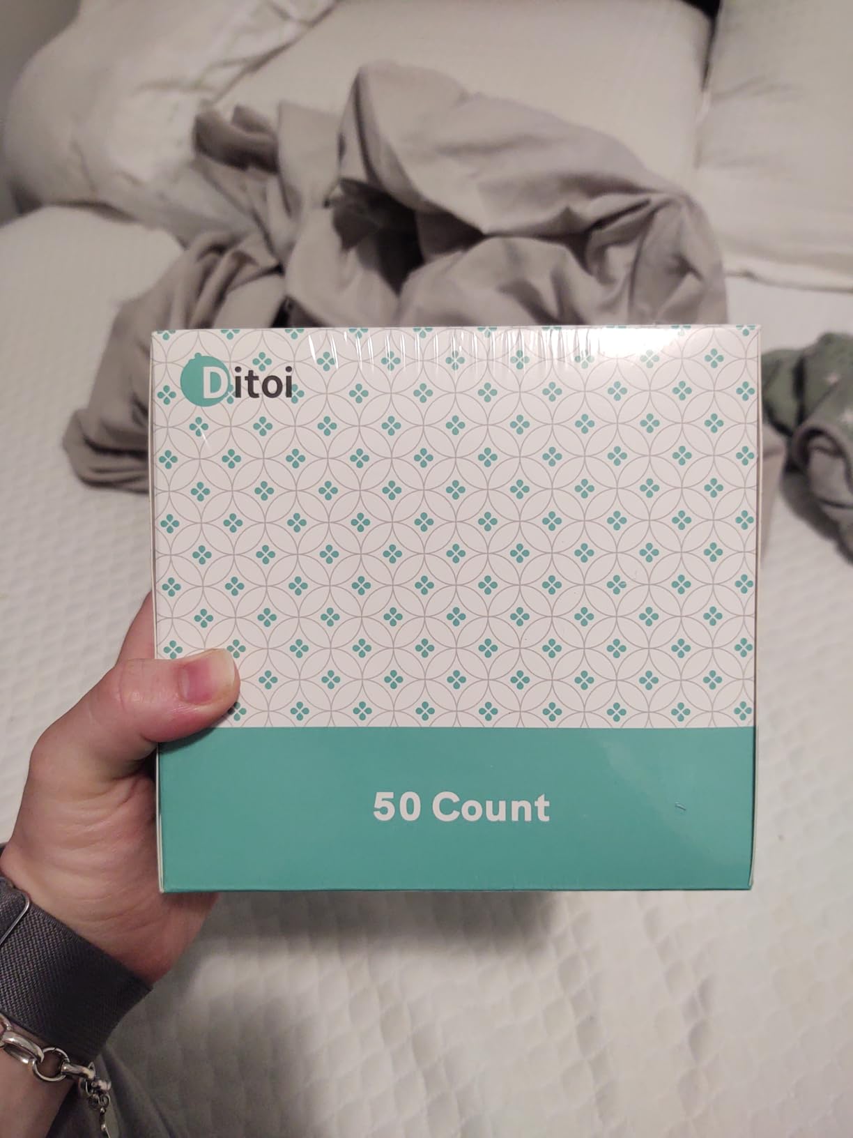 Ditoi Disposable Face Towels XL, Soft Cotton Facial Cleansing Cloths, Dry Face Towelettes for Makeup Removal, Sensitive Skin & Daily Skin Care, 50 Count, 10"×12"