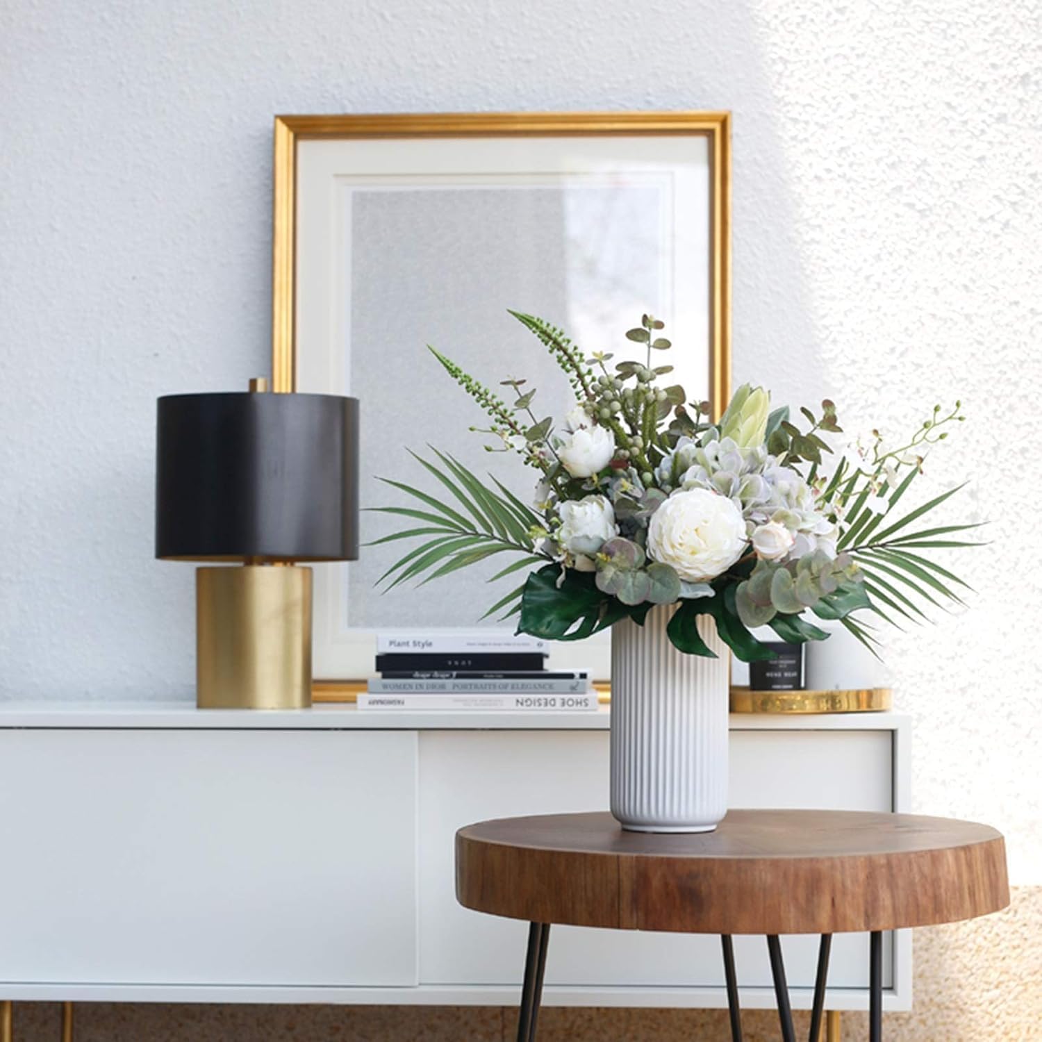 Elegantes Ramos De Flores Artificiales con Variedad De Flores Y Jarrón De Cerámica para La Decoración De Habitaciones Y Oficinas.