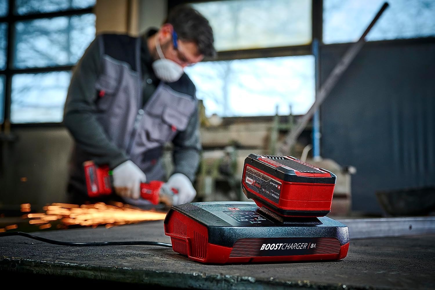 Einhell Original Cargador Power X-Boostcharger 8 A Power X-Change (Iones de Li, para Todas Las baterías Power X-Change, Modo Boost para una Carga más rápida, indicador de Estado LED de 7 Niveles)