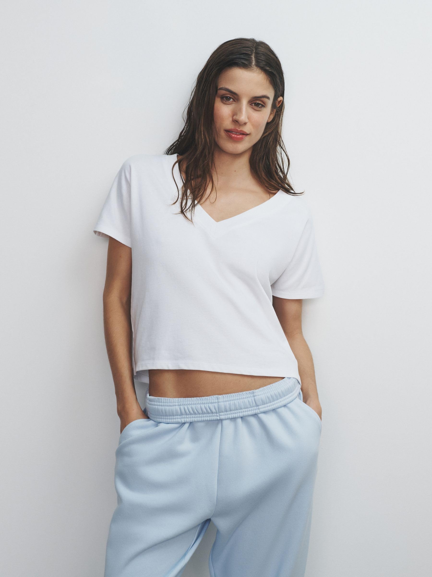 THE SET Femme T-Shirt épais à col V et Manches Courtes, Lot de 4 | Coupe standard, 100 % coton