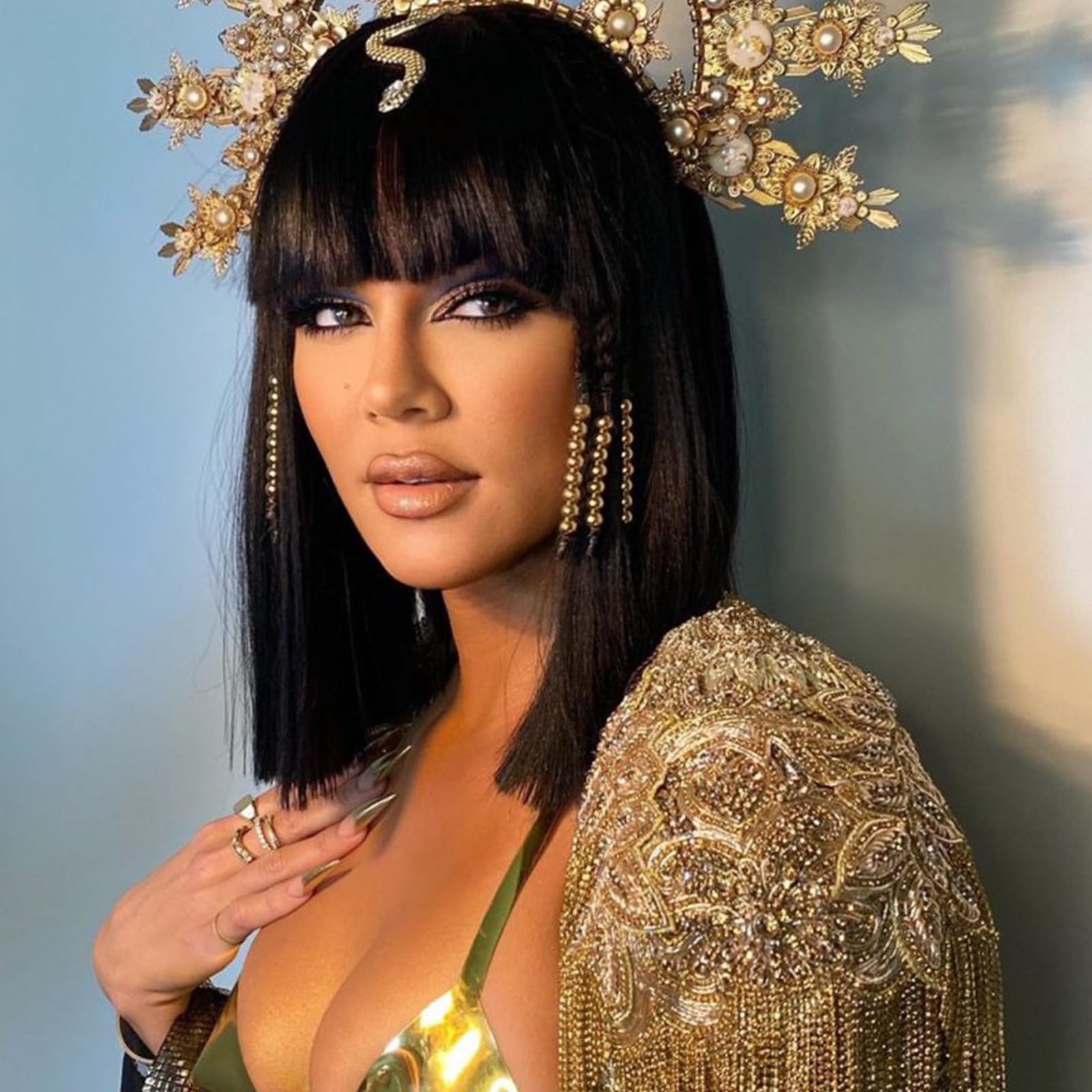 G&T Wig Black Bob Wig with Bangs for Women Short Straight bob Wigs with Golden Sequin Heat Resistant Synthetic Hair Bob Cut Wig Halloweeen Cosplay