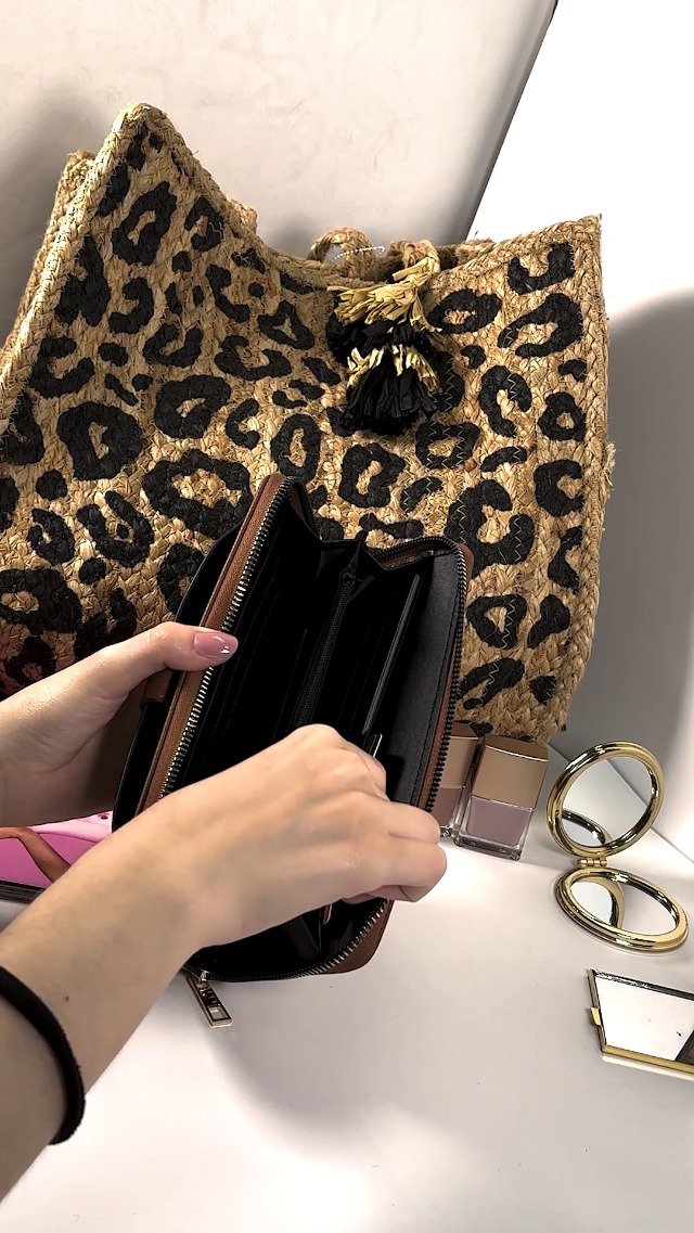 Amazon.com: Rebecca & Rifka Pebble Faux Leather Zip Around