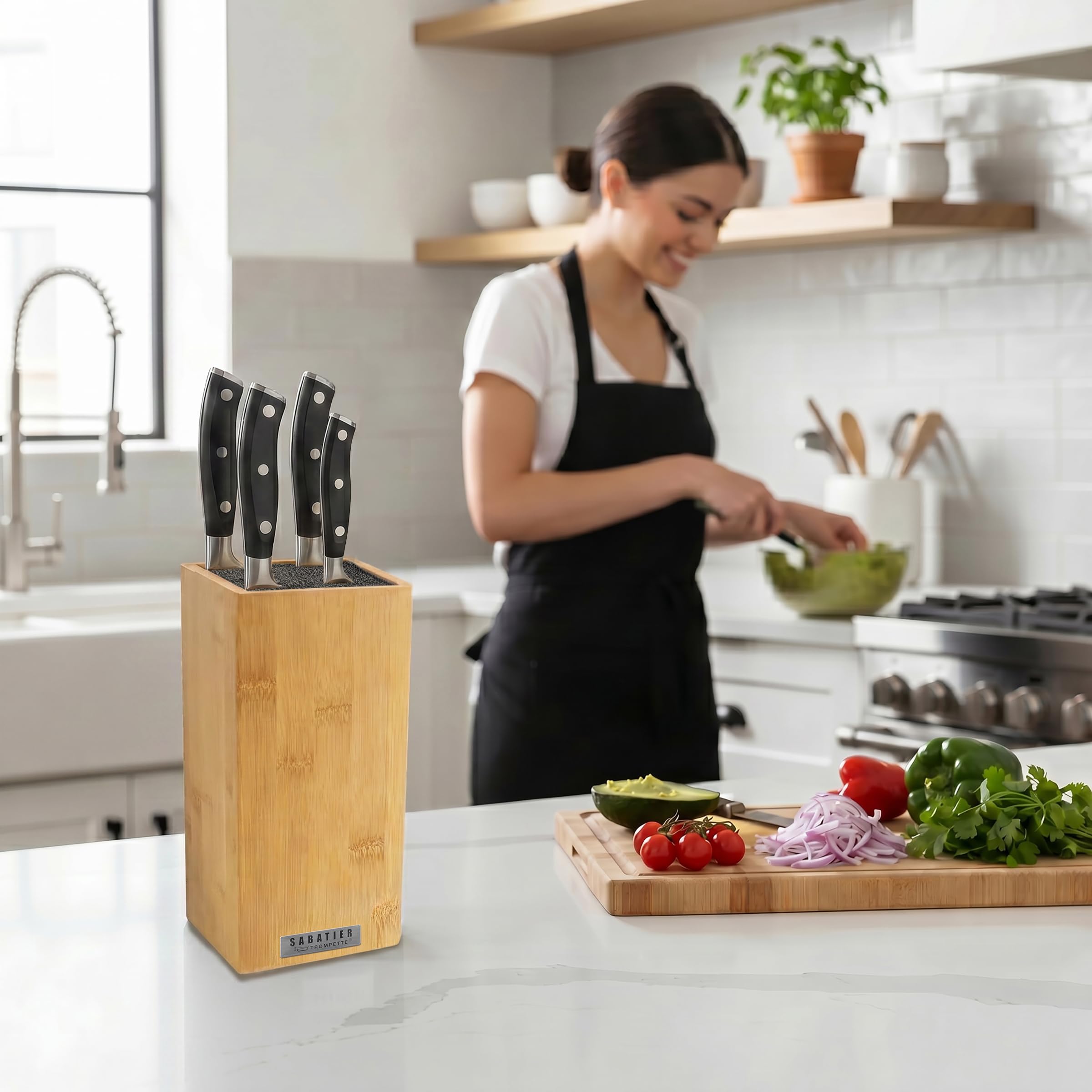 SABATIER TROMPETTE - Bloc tiges spaghetti Bambou avec 4 couteaux de cuisine : Office, 2 Chefs, Santoku - Carbon - Acier 5Cr15MoV finition martelée manche POM avec 3 rivets inox - 26 x 15.5 cm - Inox