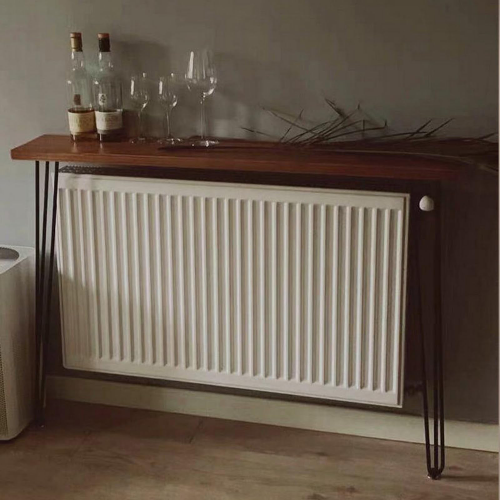 Mesa consola con cubierta de radiador de madera con patas de horquilla, diseño estrecho para entrada o sofá, ideal para espacios pequeños