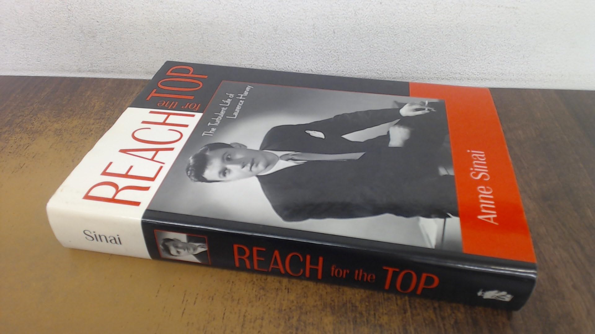 Laurence Harvey biographie : Reach for the Top, le livre sur la vie turbulente de l'acteur