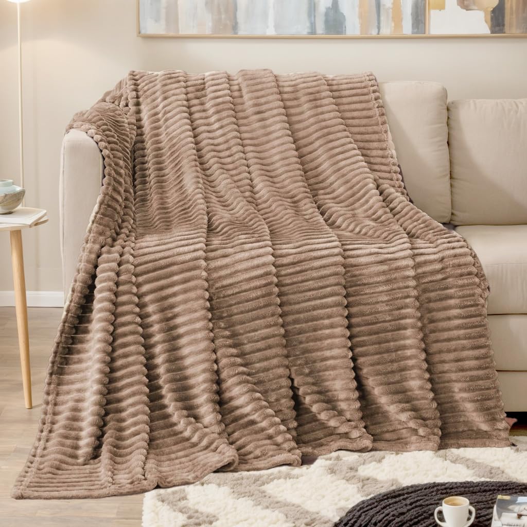 BananaHome Throw Blanket for Couch or Bed, Super Soft Cozy Fleece Blankets for Women, Lightweight Fuzzy Warm Flannel Blanket Suitable for Room Decor (Light Coffee, 100x150cm)