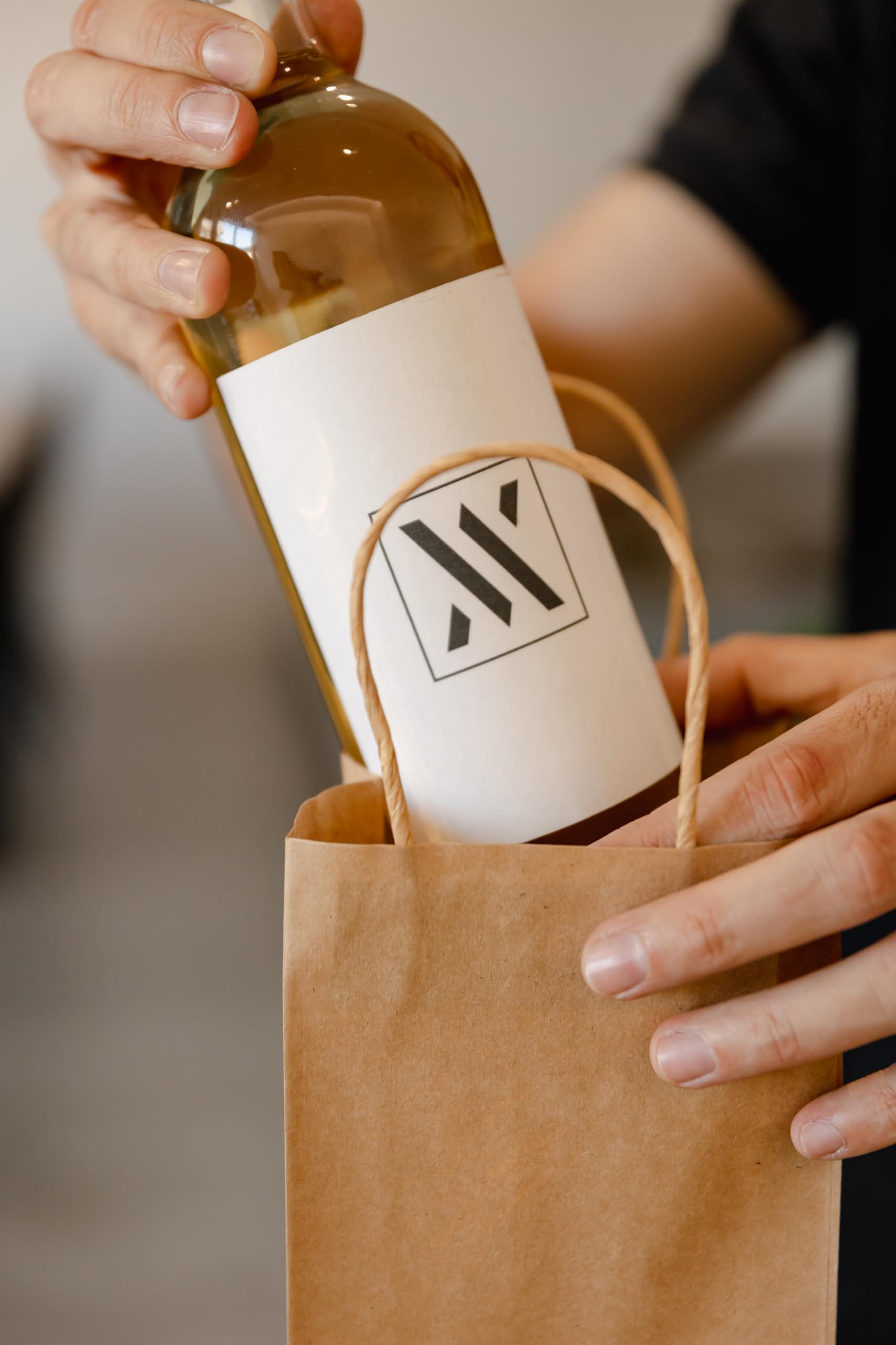 VINAK - Pack de 50 | 100 | 200 | Bolsas de Papel para Botella de Vino | 11 x 36 x 10 cm | Asa Retorcida Resistente | para Vino, Cava y Champán 1L (100, Kraft)