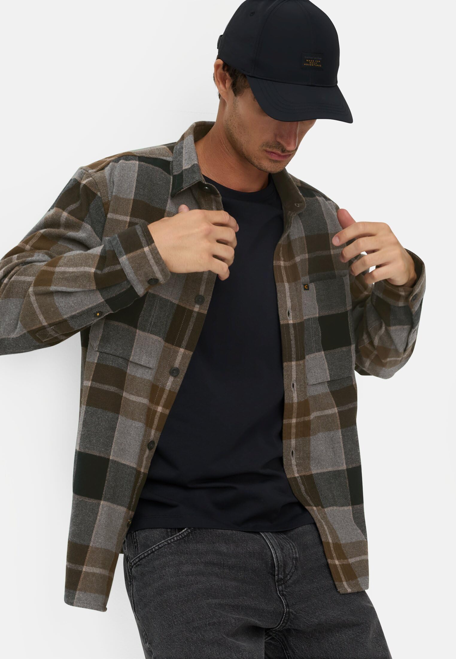 camel active Herren Flanellhemd mit Kontrastdetails und Brusttaschen
