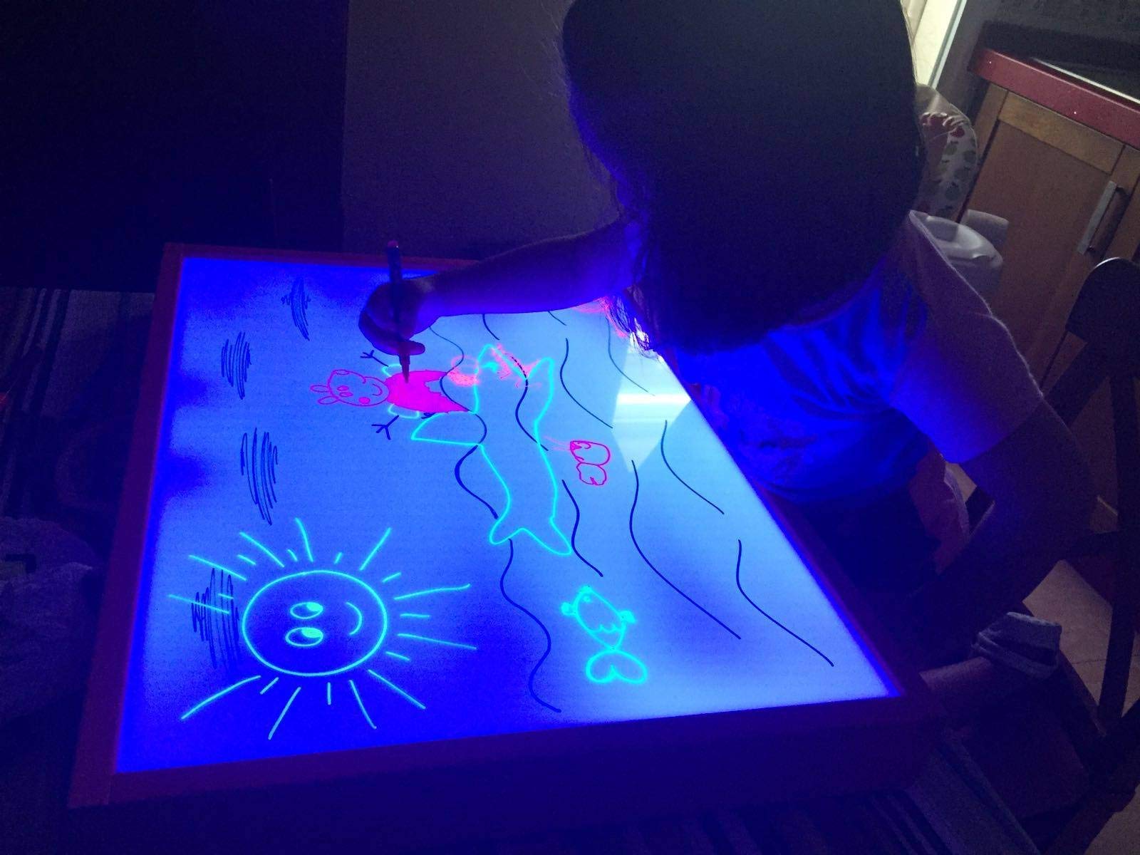 Tavolo Luminoso Montessori RGBW 48x37x7 cm con Manuale di Attività | Connessione Mobile e Telecomando | Reagisce a Musica e Voce | Certificato AIJU + Univ. Murcia | Sensoriale Educativo