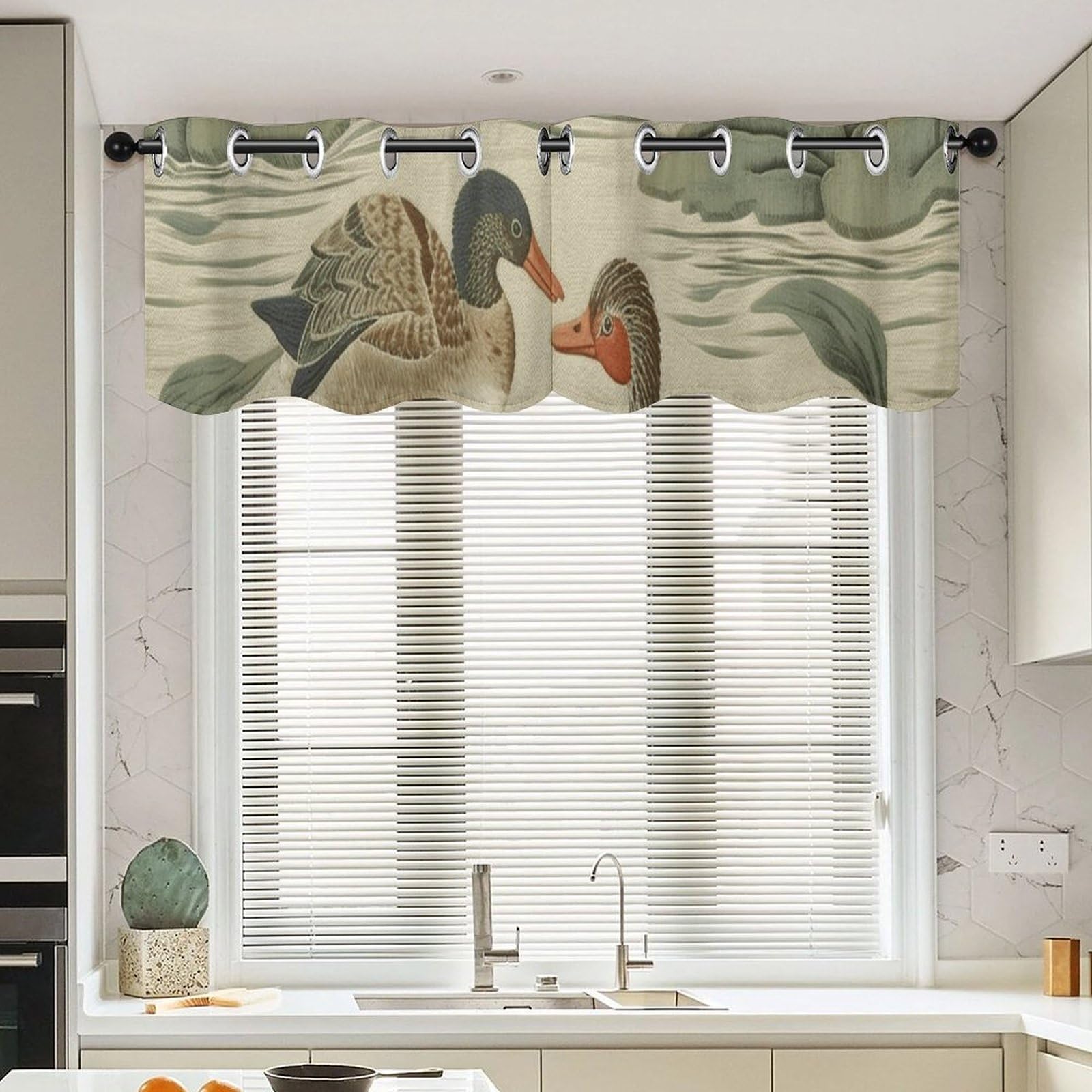 Cortinas japonesas para cocina en color aguamarina que regulan la luz con elegancia