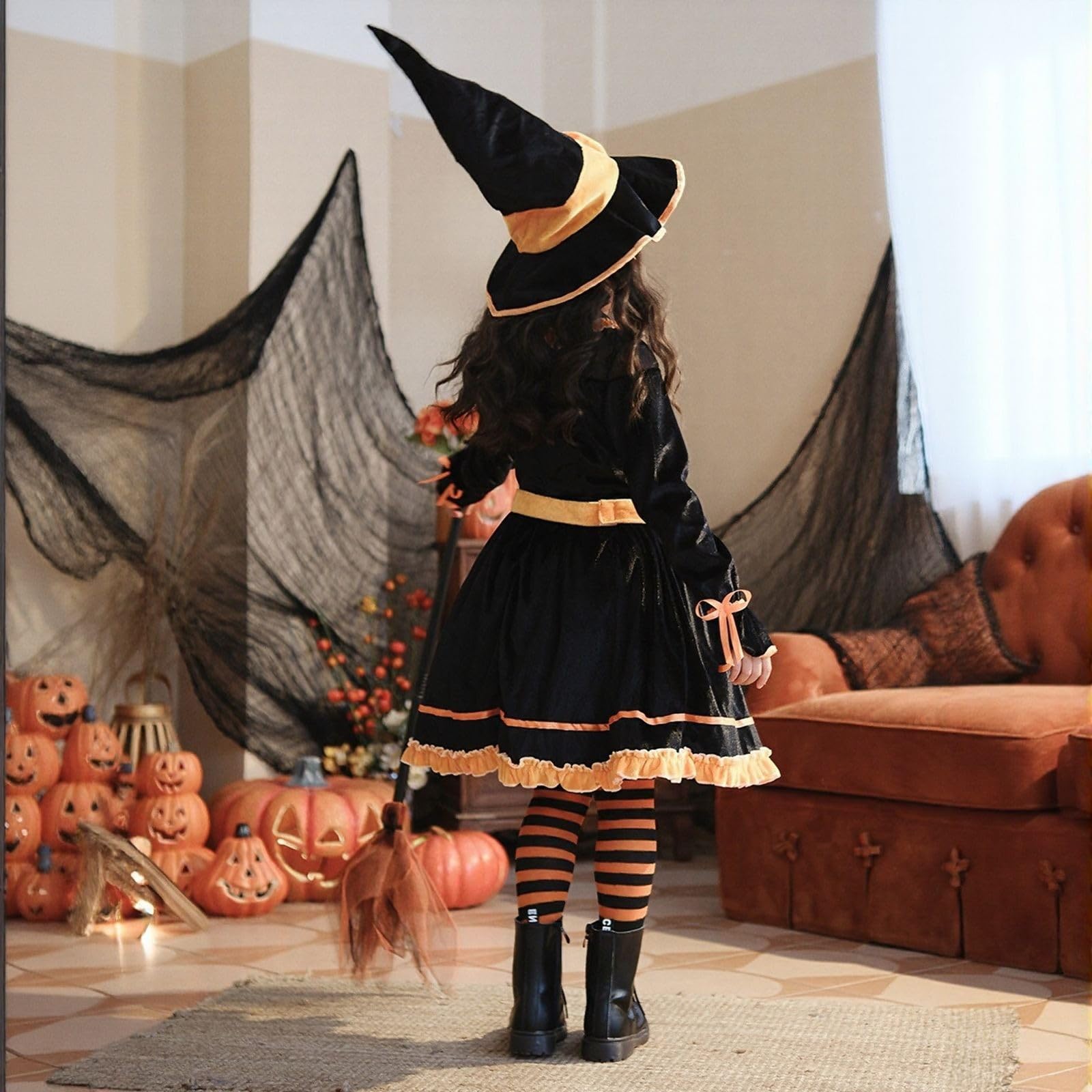 Costume di Halloween per bambini, set da strega, per cosplay, 6-16 anni | Set di quattro pezzi con vestito, cappello, mantello e scopa, finiture in pizzo, per carnevale e spettacoli scolastici