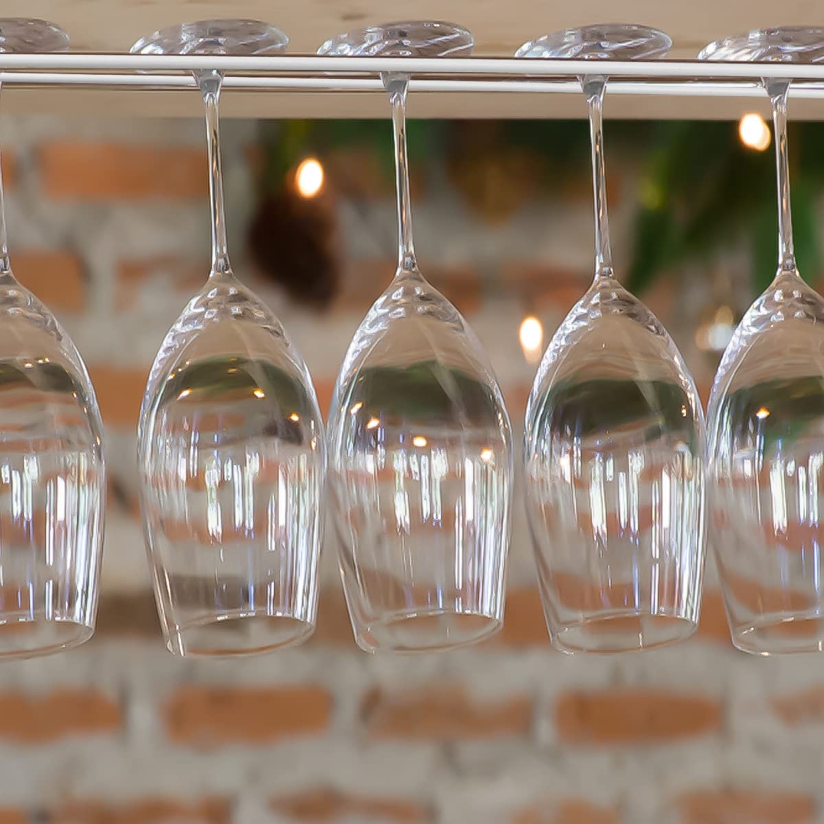 Enenes Support de Verre à Vin, 2 Pièces Porte-verres à Vin Suspendu en Métal Accroche-verres Pour étagère avec Vis Support Verre à Pied pour Cuisine Café Bar Restaurant Enenes Support de Verre à Vin, 2 Pièces Porte-verres à Vin Suspendu en Métal Accroche-verres Pour étagère avec Vis Support Verre à Pied pour Cuisine Café Bar Restaurant