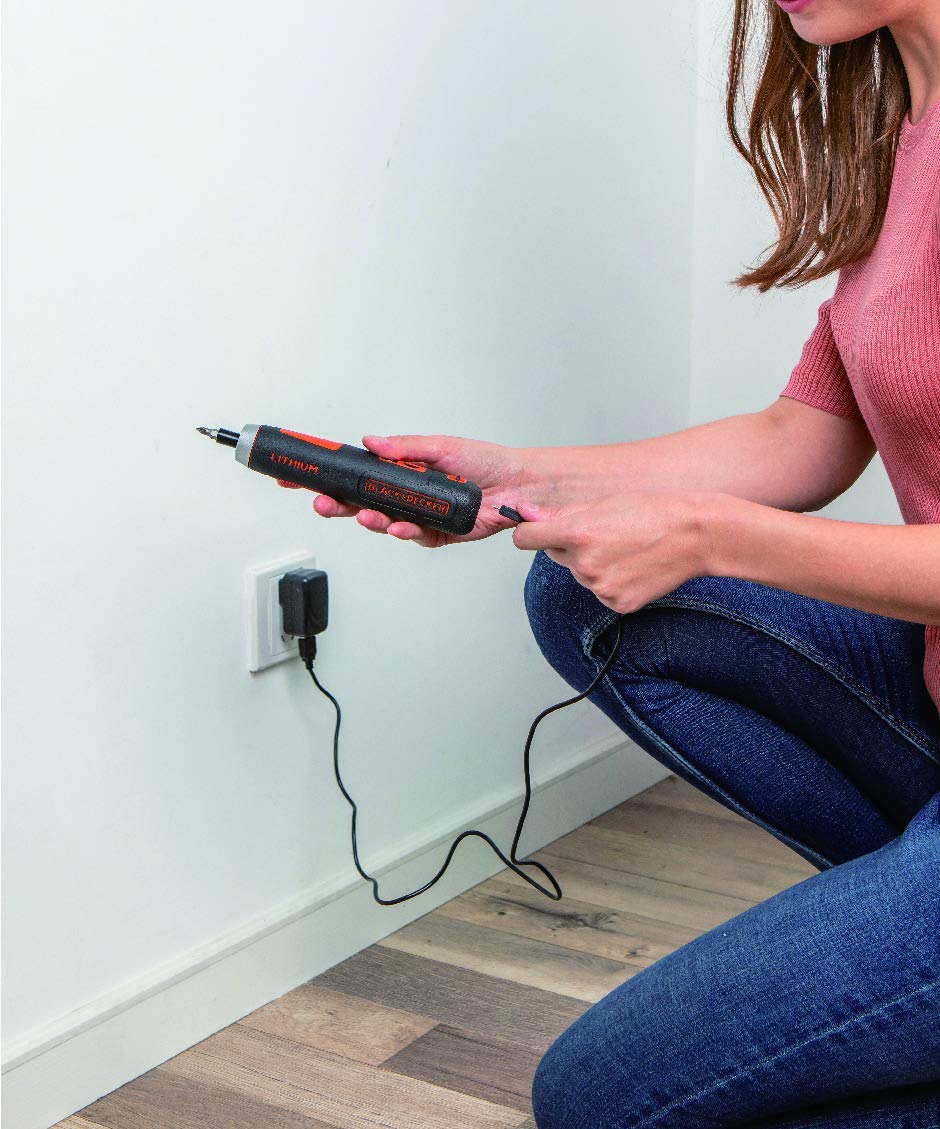 BLACK AND DECKER nowy akumulatorowy śrubokręt litowo-jonowy AI ze sprzęgłem elektrycznym i inteligentnym systemem momentu obrotowego (27 akcesoriów)